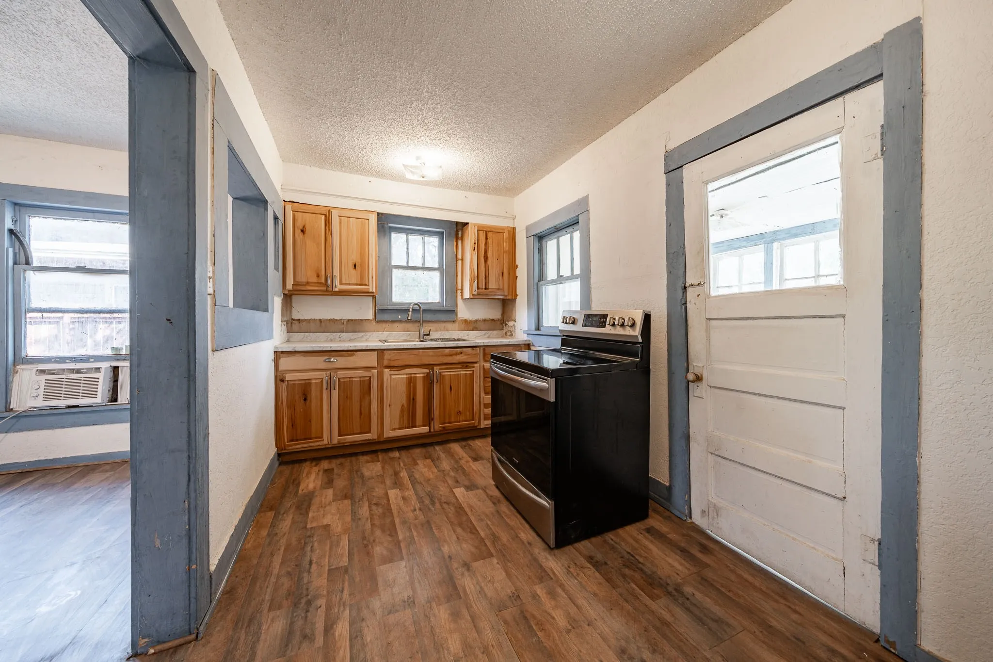 Single Family Residence For Sale in Jones County , 445 S CENTRAL, Hamlin, Texas 79520, 2 Bedroom, 1 Bathroom, Garage spaces, 1,060 Sqft, built in 1930, mls#21380336, Real Estate Agent in Hamlin, Homes For Sale in Jones county, Homes For Sale in Hamlin, Realtor in Hamlin Texas, Real Estate Brokerage Independent Realty Texas, Luminita Cordes Realtor