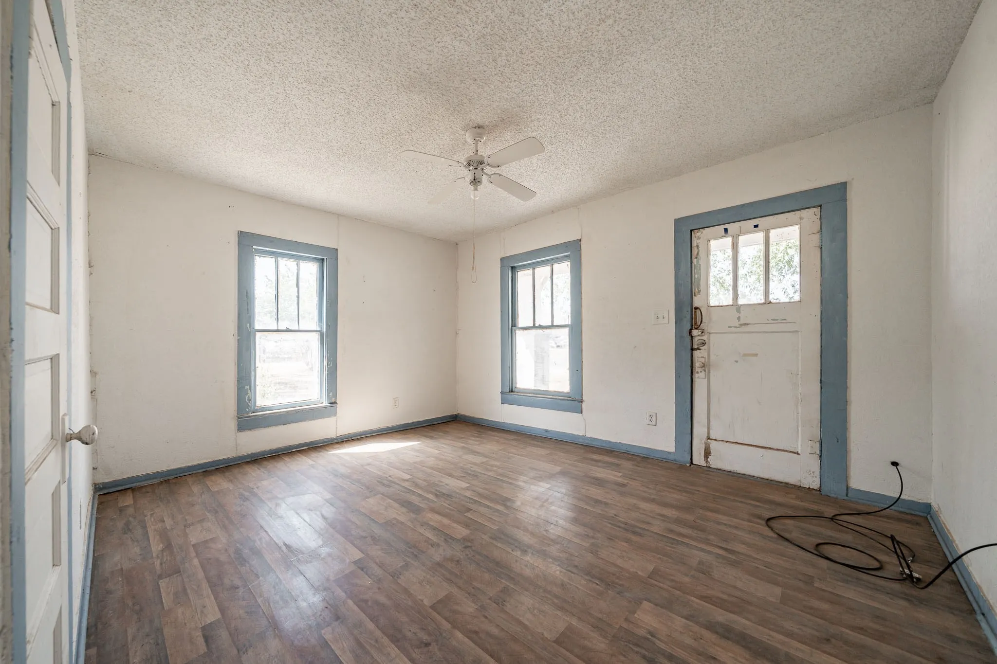 Single Family Residence For Sale in Jones County , 445 S CENTRAL, Hamlin, Texas 79520, 2 Bedroom, 1 Bathroom, Garage spaces, 1,060 Sqft, built in 1930, mls#21380336, Real Estate Agent in Hamlin, Homes For Sale in Jones county, Homes For Sale in Hamlin, Realtor in Hamlin Texas, Real Estate Brokerage Independent Realty Texas, Luminita Cordes Realtor