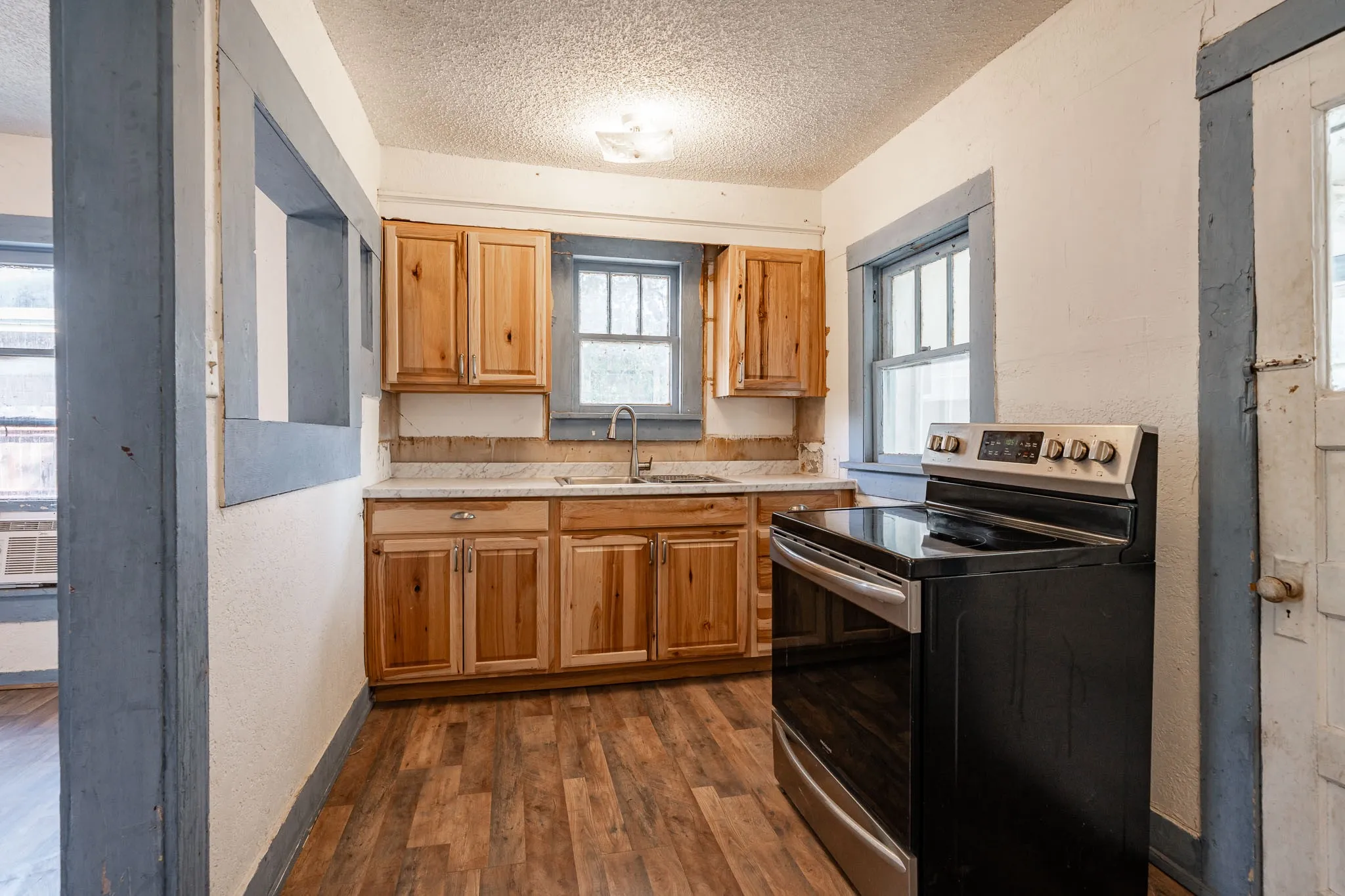 Single Family Residence For Sale in Jones County , 445 S CENTRAL, Hamlin, Texas 79520, 2 Bedroom, 1 Bathroom, Garage spaces, 1,060 Sqft, built in 1930, mls#21380336, Real Estate Agent in Hamlin, Homes For Sale in Jones county, Homes For Sale in Hamlin, Realtor in Hamlin Texas, Real Estate Brokerage Independent Realty Texas, Luminita Cordes Realtor