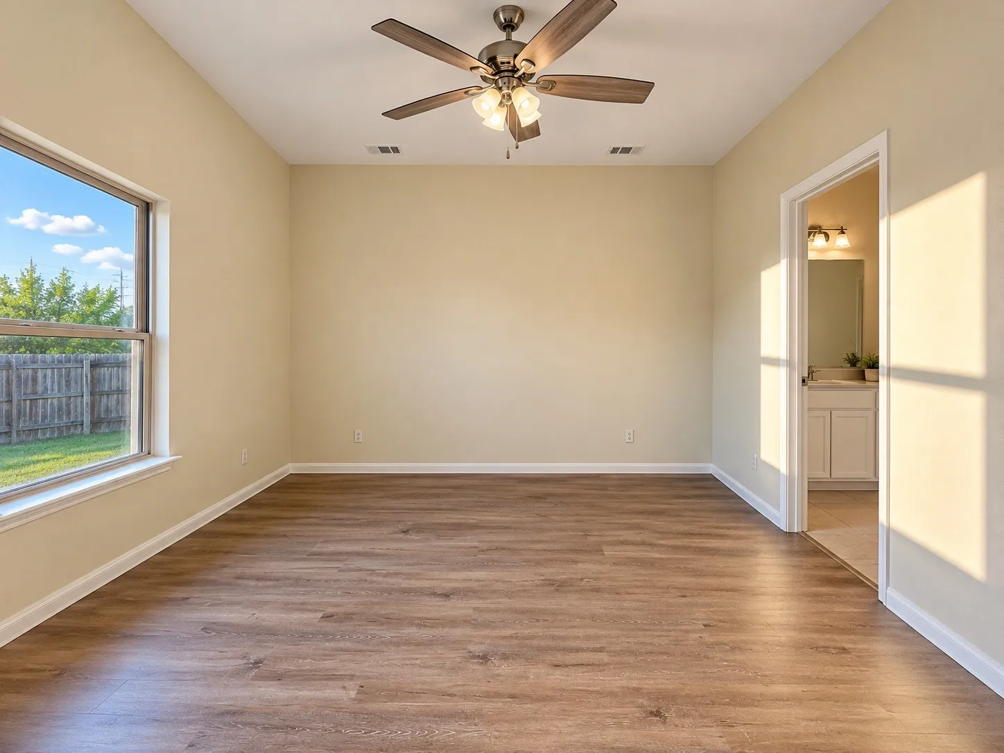 Single Family Residence For Rent in Tarrant County , 5945 Obsidian Creek Drive, Fort Worth, Texas 76179, 5 Bedroom, 3 Bathroom, 2 Garage spaces, 2,512 Sqft, built in 2019, mls#21380343, Real Estate Agent in Fort Worth, Homes For Rent in Tarrant county, Homes For Rent in Fort Worth, Realtor in Fort Worth Texas, Real Estate Brokerage Independent Realty Texas, Luminita Cordes Realtor