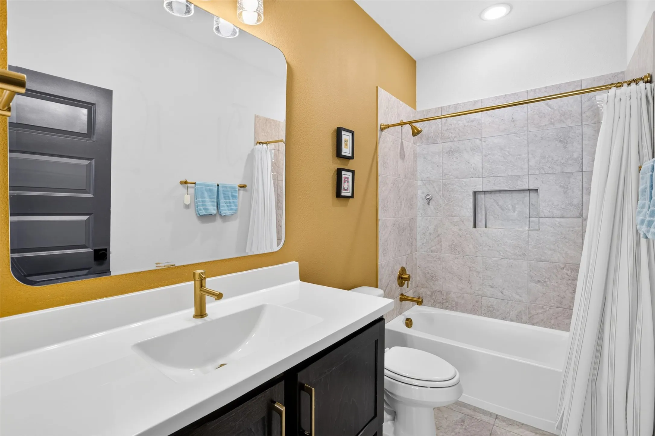 Single Family Residence For Sale in Denton County , 2536 Four Roses Drive, Lewisville, Texas 75056, 3 Bedroom, 3 Bathroom, 2 Garage spaces, 2,384 Sqft, built in 2022, mls#21380338, Real Estate Agent in Lewisville, Homes For Sale in Denton county, Homes For Sale in Lewisville, Realtor in Lewisville Texas, Real Estate Brokerage Independent Realty Texas, Luminita Cordes Realtor