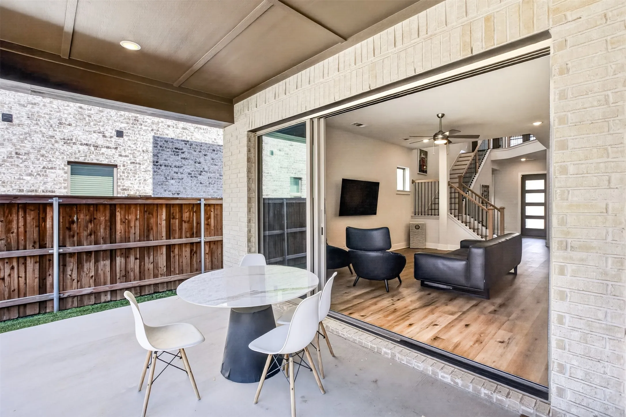Single Family Residence For Sale in Denton County , 2536 Four Roses Drive, Lewisville, Texas 75056, 3 Bedroom, 3 Bathroom, 2 Garage spaces, 2,384 Sqft, built in 2022, mls#21380338, Real Estate Agent in Lewisville, Homes For Sale in Denton county, Homes For Sale in Lewisville, Realtor in Lewisville Texas, Real Estate Brokerage Independent Realty Texas, Luminita Cordes Realtor