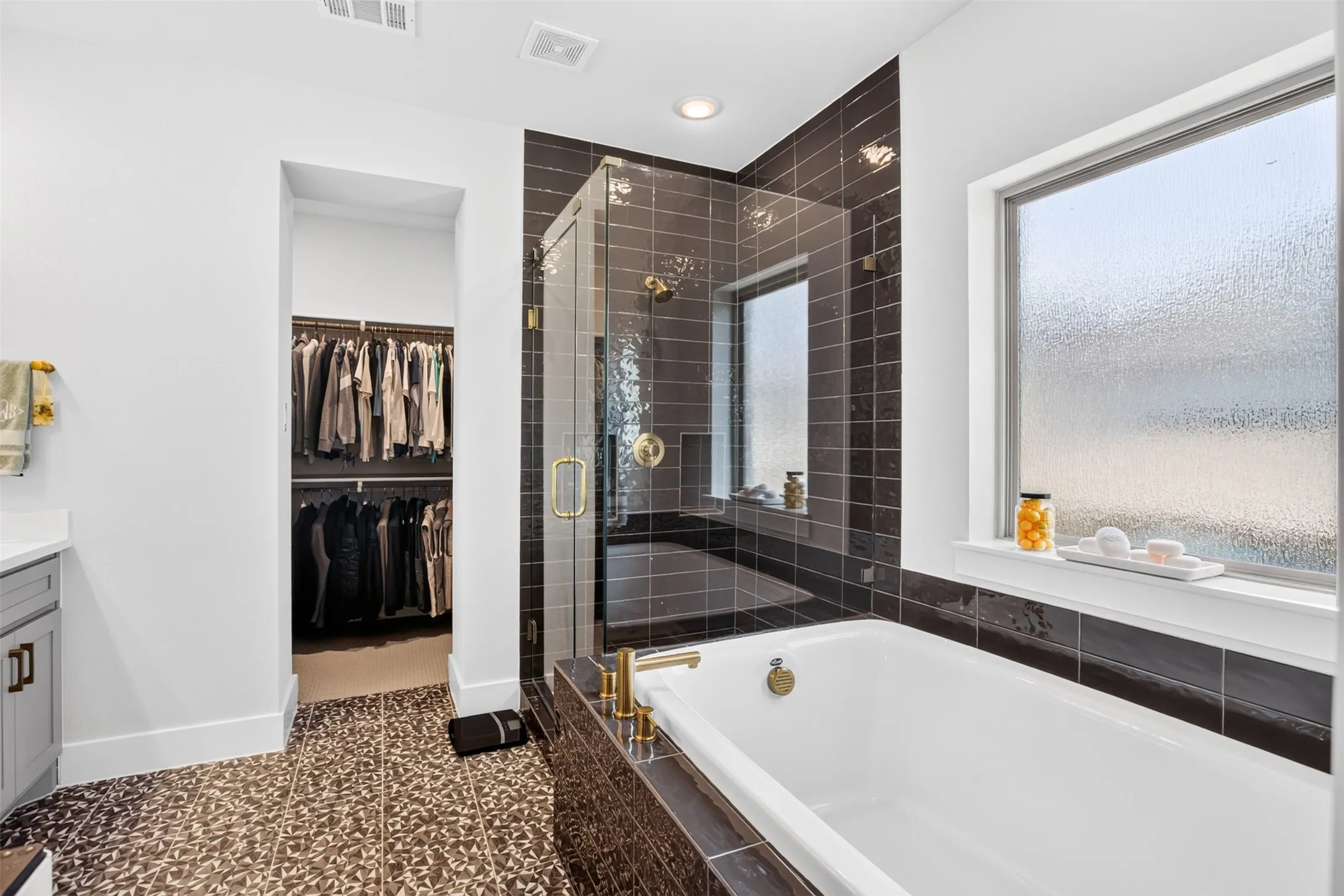 Single Family Residence For Sale in Denton County , 2536 Four Roses Drive, Lewisville, Texas 75056, 3 Bedroom, 3 Bathroom, 2 Garage spaces, 2,384 Sqft, built in 2022, mls#21380338, Real Estate Agent in Lewisville, Homes For Sale in Denton county, Homes For Sale in Lewisville, Realtor in Lewisville Texas, Real Estate Brokerage Independent Realty Texas, Luminita Cordes Realtor