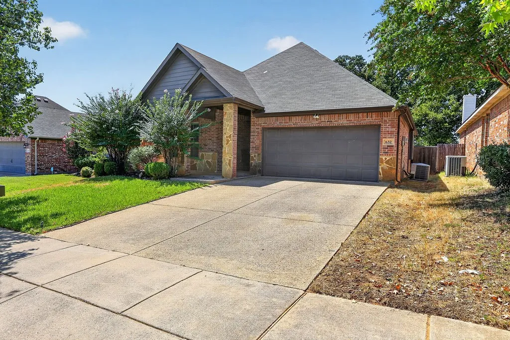 Single Family Residence For Sale in Tarrant County , 632 Atascosa Avenue, Fort Worth, Texas 76120, 3 Bedroom, 2 Bathroom, 2 Garage spaces, 1,466 Sqft, built in 2010, mls#21380306, Real Estate Agent in Fort Worth, Homes For Sale in Tarrant county, Homes For Sale in Fort Worth, Realtor in Fort Worth Texas, Real Estate Brokerage Independent Realty Texas, Luminita Cordes Realtor