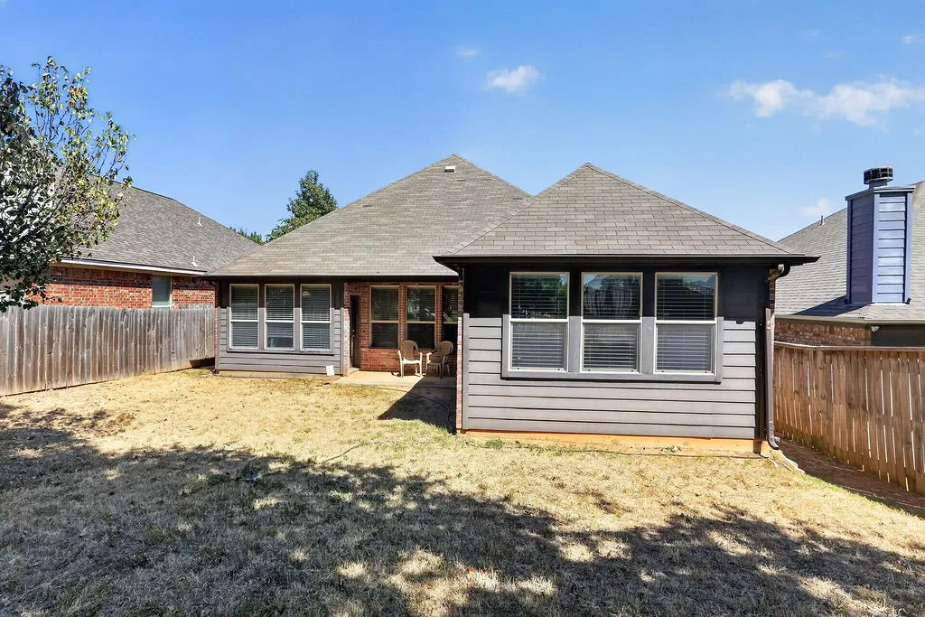 Single Family Residence For Sale in Tarrant County , 632 Atascosa Avenue, Fort Worth, Texas 76120, 3 Bedroom, 2 Bathroom, 2 Garage spaces, 1,466 Sqft, built in 2010, mls#21380306, Real Estate Agent in Fort Worth, Homes For Sale in Tarrant county, Homes For Sale in Fort Worth, Realtor in Fort Worth Texas, Real Estate Brokerage Independent Realty Texas, Luminita Cordes Realtor