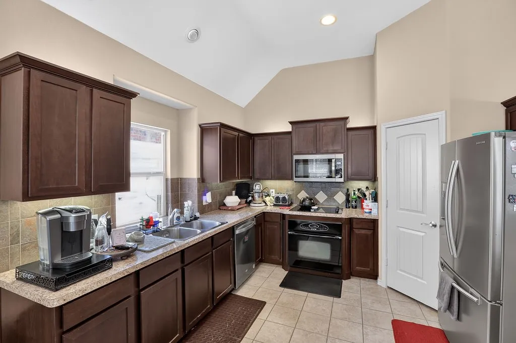 Single Family Residence For Sale in Tarrant County , 632 Atascosa Avenue, Fort Worth, Texas 76120, 3 Bedroom, 2 Bathroom, 2 Garage spaces, 1,466 Sqft, built in 2010, mls#21380306, Real Estate Agent in Fort Worth, Homes For Sale in Tarrant county, Homes For Sale in Fort Worth, Realtor in Fort Worth Texas, Real Estate Brokerage Independent Realty Texas, Luminita Cordes Realtor