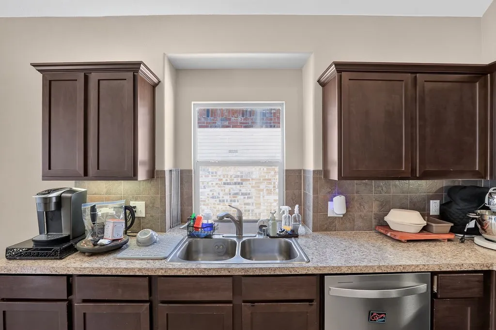 Single Family Residence For Sale in Tarrant County , 632 Atascosa Avenue, Fort Worth, Texas 76120, 3 Bedroom, 2 Bathroom, 2 Garage spaces, 1,466 Sqft, built in 2010, mls#21380306, Real Estate Agent in Fort Worth, Homes For Sale in Tarrant county, Homes For Sale in Fort Worth, Realtor in Fort Worth Texas, Real Estate Brokerage Independent Realty Texas, Luminita Cordes Realtor