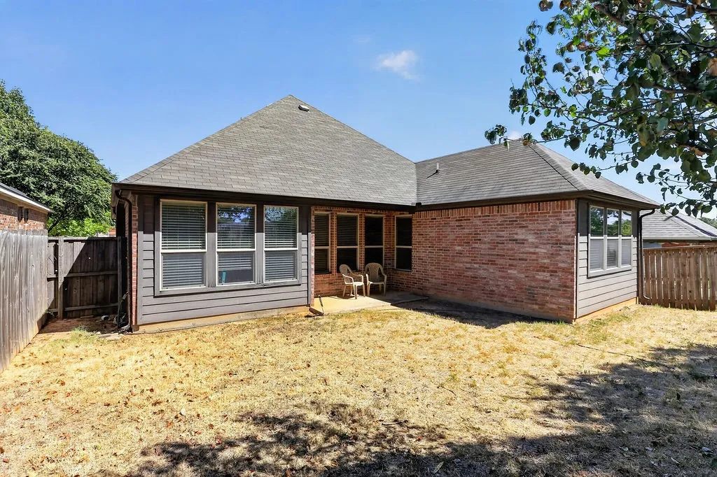 Single Family Residence For Sale in Tarrant County , 632 Atascosa Avenue, Fort Worth, Texas 76120, 3 Bedroom, 2 Bathroom, 2 Garage spaces, 1,466 Sqft, built in 2010, mls#21380306, Real Estate Agent in Fort Worth, Homes For Sale in Tarrant county, Homes For Sale in Fort Worth, Realtor in Fort Worth Texas, Real Estate Brokerage Independent Realty Texas, Luminita Cordes Realtor