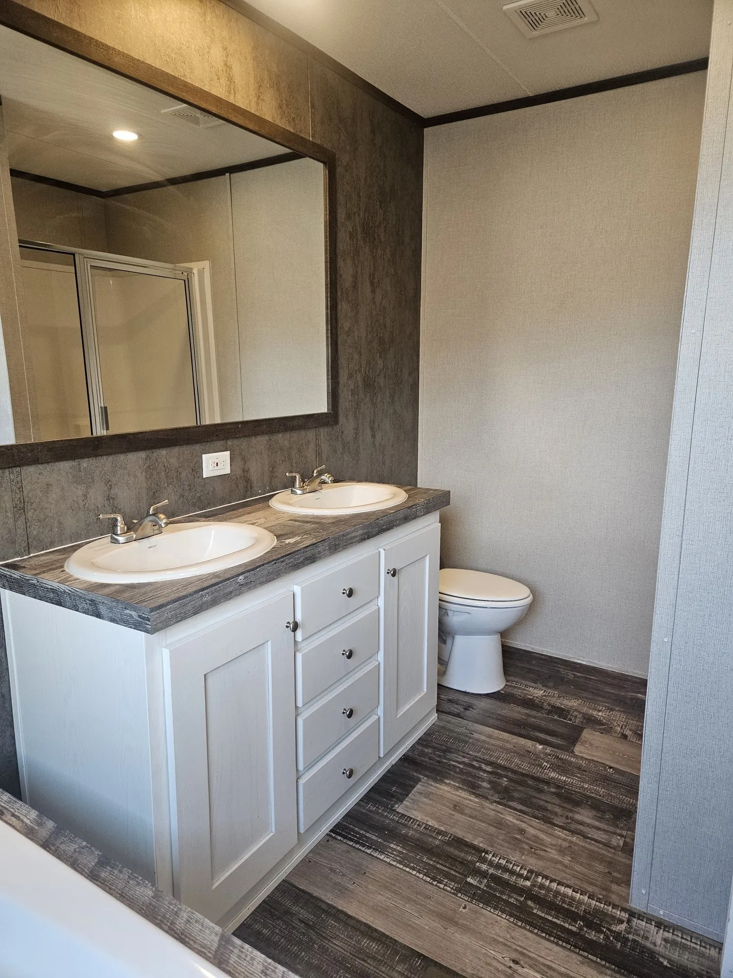 Manufactured Home For Rent in Parker County , 6501 W Hwy 199 6511, Springtown, Texas 76082, 3 Bedroom, 2 Bathroom, Garage spaces, 1,216 Sqft, built in 2020, mls#21380344, Real Estate Agent in Springtown, Homes For Rent in Parker county, Homes For Rent in Springtown, Realtor in Springtown Texas, Real Estate Brokerage Independent Realty Texas, Luminita Cordes Realtor