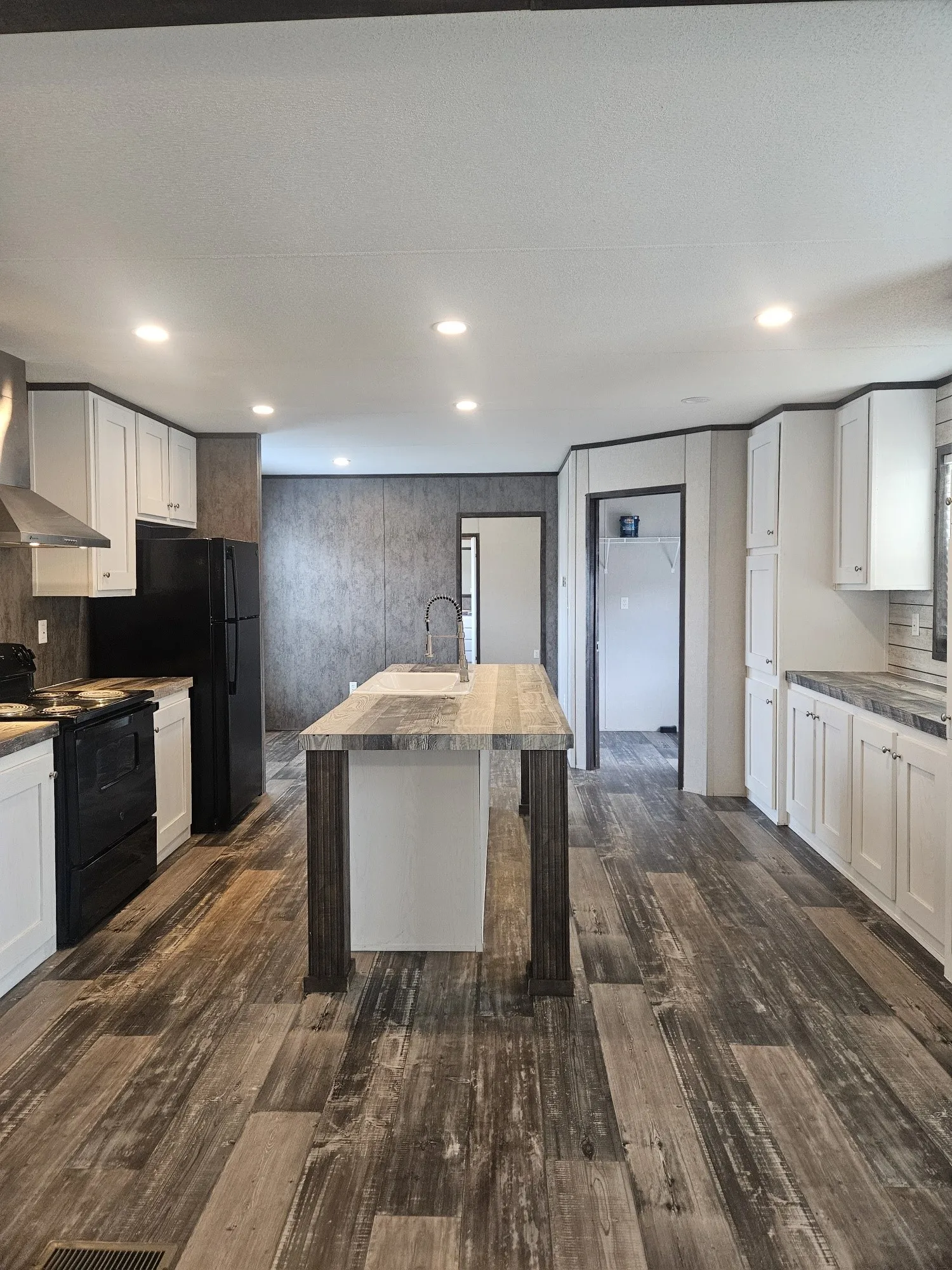 Manufactured Home For Rent in Parker County , 6501 W Hwy 199 6511, Springtown, Texas 76082, 3 Bedroom, 2 Bathroom, Garage spaces, 1,216 Sqft, built in 2020, mls#21380344, Real Estate Agent in Springtown, Homes For Rent in Parker county, Homes For Rent in Springtown, Realtor in Springtown Texas, Real Estate Brokerage Independent Realty Texas, Luminita Cordes Realtor