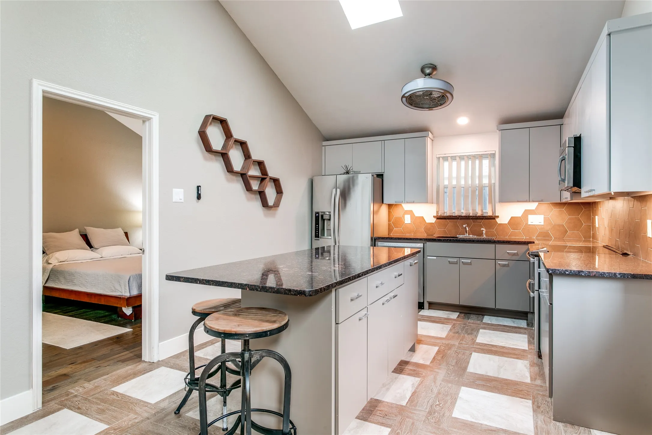 Single Family Residence For Rent in Denton County , 1349 Jasmine Drive, Lewisville, Texas 75077, 3 Bedroom, 3 Bathroom, 2 Garage spaces, 1,625 Sqft, built in 1986, mls#21380330, Real Estate Agent in Lewisville, Homes For Rent in Denton county, Homes For Rent in Lewisville, Realtor in Lewisville Texas, Real Estate Brokerage Independent Realty Texas, Luminita Cordes Realtor