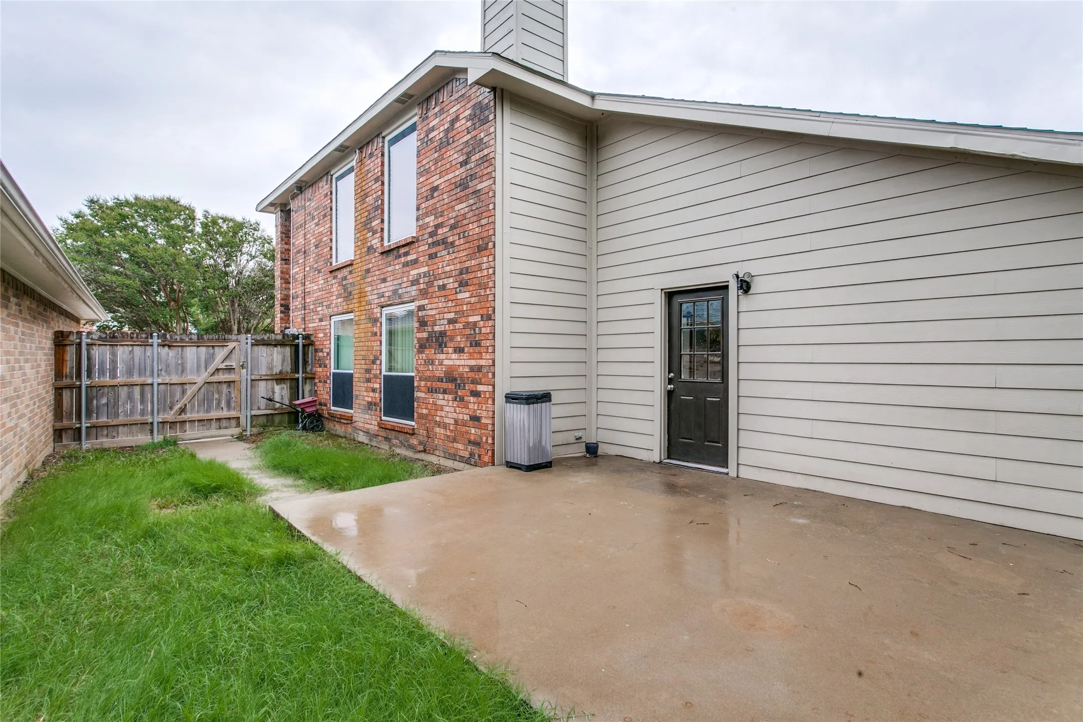 Single Family Residence For Rent in Denton County , 1349 Jasmine Drive, Lewisville, Texas 75077, 3 Bedroom, 3 Bathroom, 2 Garage spaces, 1,625 Sqft, built in 1986, mls#21380330, Real Estate Agent in Lewisville, Homes For Rent in Denton county, Homes For Rent in Lewisville, Realtor in Lewisville Texas, Real Estate Brokerage Independent Realty Texas, Luminita Cordes Realtor