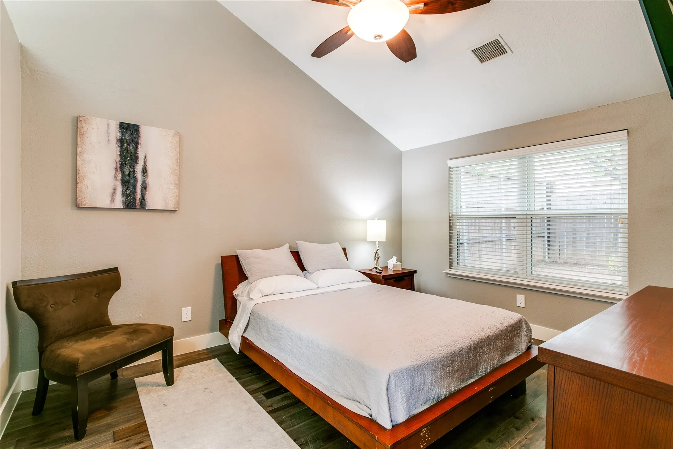 Single Family Residence For Rent in Denton County , 1349 Jasmine Drive, Lewisville, Texas 75077, 3 Bedroom, 3 Bathroom, 2 Garage spaces, 1,625 Sqft, built in 1986, mls#21380330, Real Estate Agent in Lewisville, Homes For Rent in Denton county, Homes For Rent in Lewisville, Realtor in Lewisville Texas, Real Estate Brokerage Independent Realty Texas, Luminita Cordes Realtor