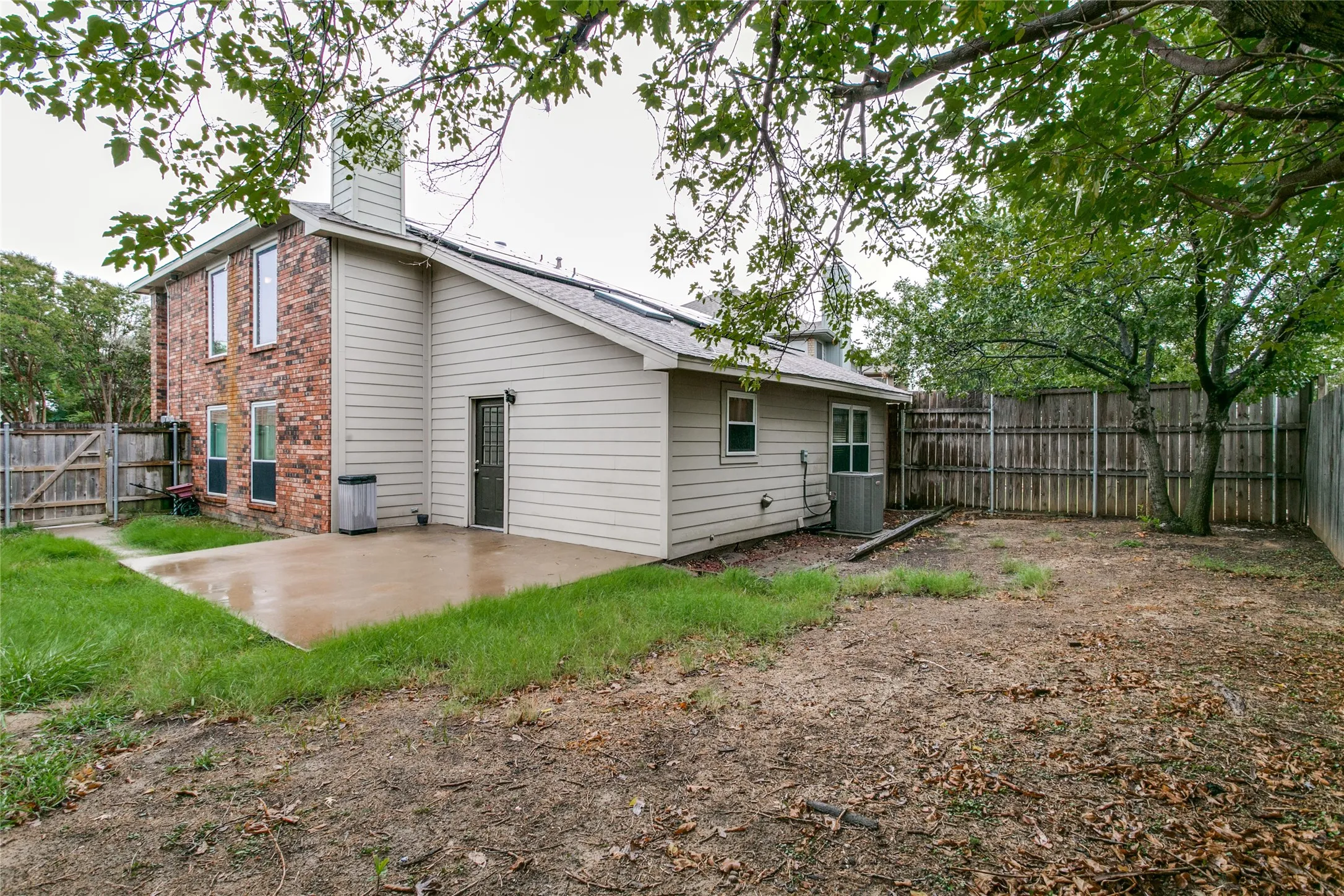 Single Family Residence For Rent in Denton County , 1349 Jasmine Drive, Lewisville, Texas 75077, 3 Bedroom, 3 Bathroom, 2 Garage spaces, 1,625 Sqft, built in 1986, mls#21380330, Real Estate Agent in Lewisville, Homes For Rent in Denton county, Homes For Rent in Lewisville, Realtor in Lewisville Texas, Real Estate Brokerage Independent Realty Texas, Luminita Cordes Realtor