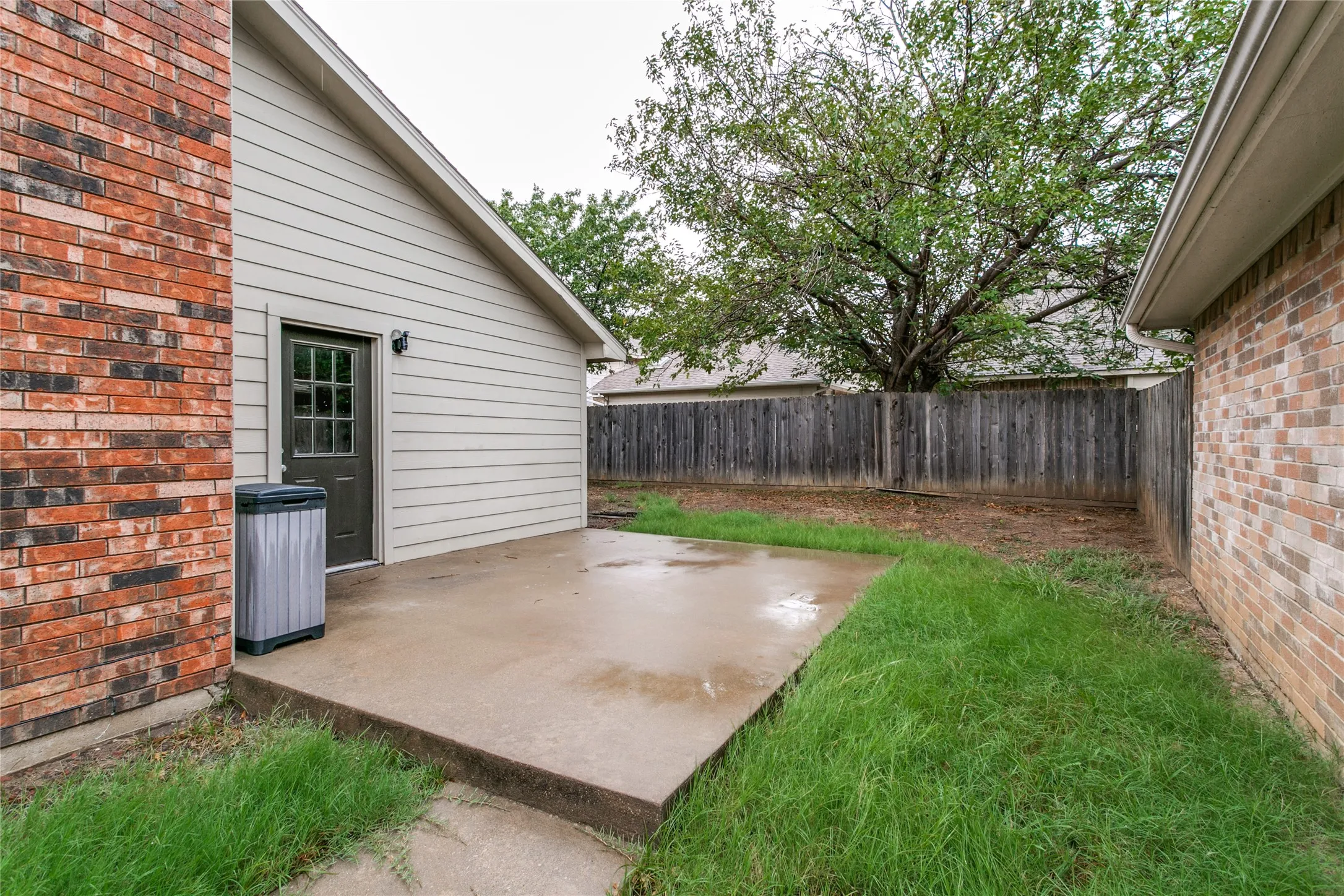 Single Family Residence For Rent in Denton County , 1349 Jasmine Drive, Lewisville, Texas 75077, 3 Bedroom, 3 Bathroom, 2 Garage spaces, 1,625 Sqft, built in 1986, mls#21380330, Real Estate Agent in Lewisville, Homes For Rent in Denton county, Homes For Rent in Lewisville, Realtor in Lewisville Texas, Real Estate Brokerage Independent Realty Texas, Luminita Cordes Realtor