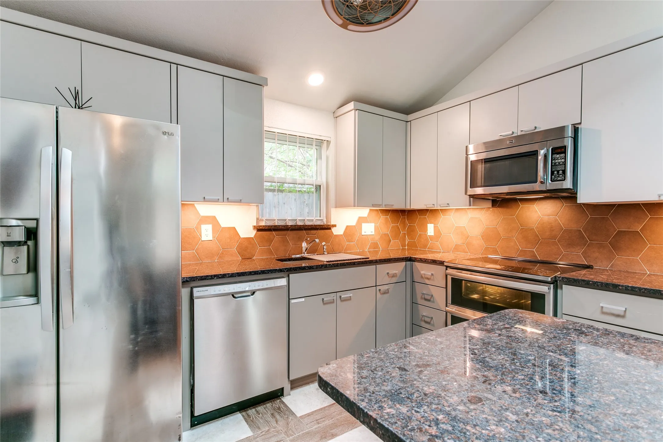 Single Family Residence For Rent in Denton County , 1349 Jasmine Drive, Lewisville, Texas 75077, 3 Bedroom, 3 Bathroom, 2 Garage spaces, 1,625 Sqft, built in 1986, mls#21380330, Real Estate Agent in Lewisville, Homes For Rent in Denton county, Homes For Rent in Lewisville, Realtor in Lewisville Texas, Real Estate Brokerage Independent Realty Texas, Luminita Cordes Realtor