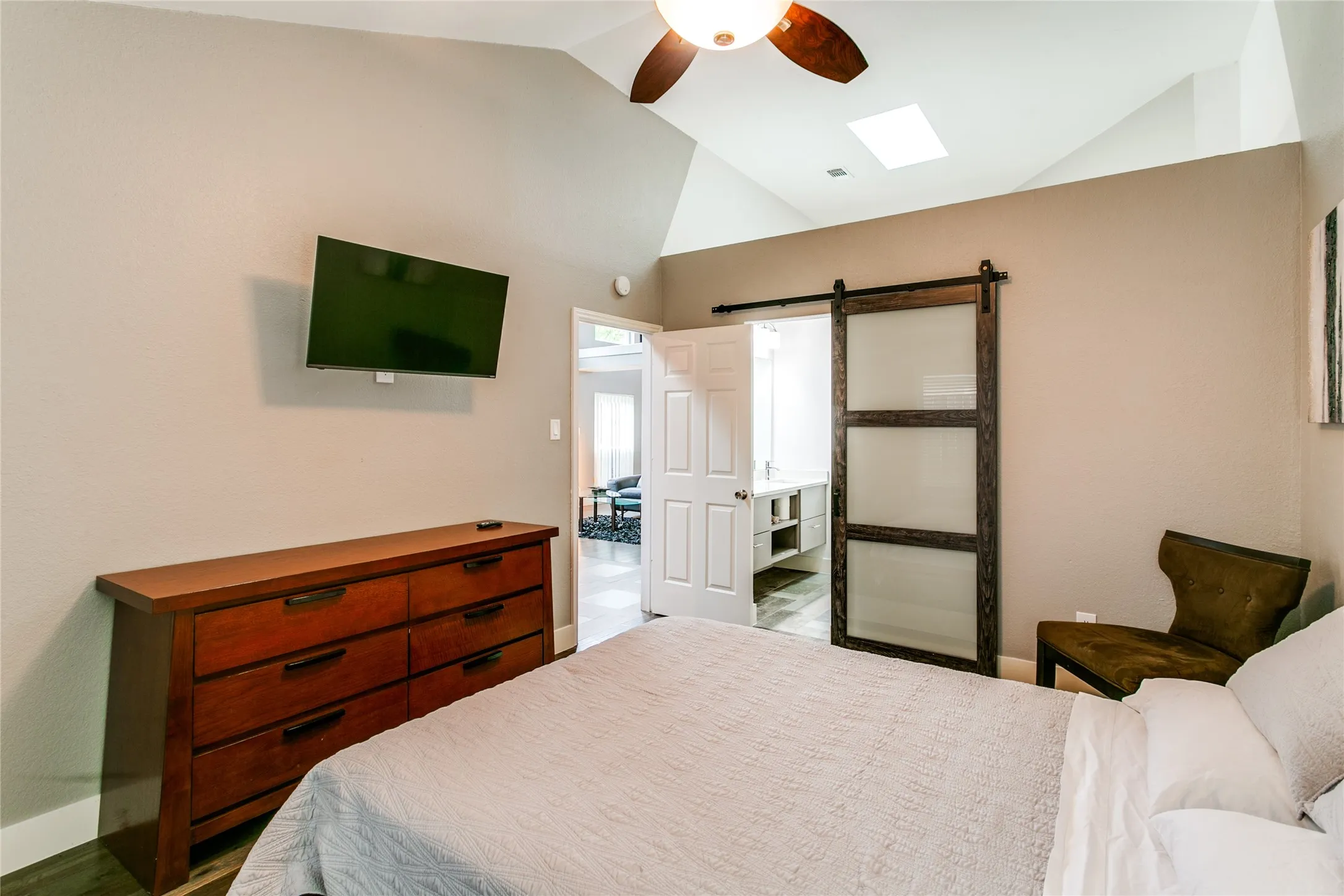 Single Family Residence For Rent in Denton County , 1349 Jasmine Drive, Lewisville, Texas 75077, 3 Bedroom, 3 Bathroom, 2 Garage spaces, 1,625 Sqft, built in 1986, mls#21380330, Real Estate Agent in Lewisville, Homes For Rent in Denton county, Homes For Rent in Lewisville, Realtor in Lewisville Texas, Real Estate Brokerage Independent Realty Texas, Luminita Cordes Realtor
