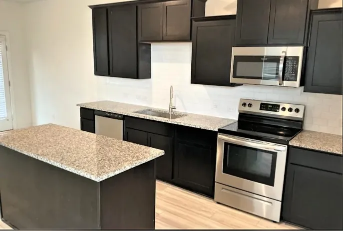 Townhouse For Rent in Tarrant County , 731 Bonnet Trail, Arlington, Texas 76001, 3 Bedroom, 3 Bathroom, 2 Garage spaces, 1,737 Sqft, built in 2022, mls#21380357, Real Estate Agent in Arlington, Homes For Rent in Tarrant county, Homes For Rent in Arlington, Realtor in Arlington Texas, Real Estate Brokerage Independent Realty Texas, Luminita Cordes Realtor