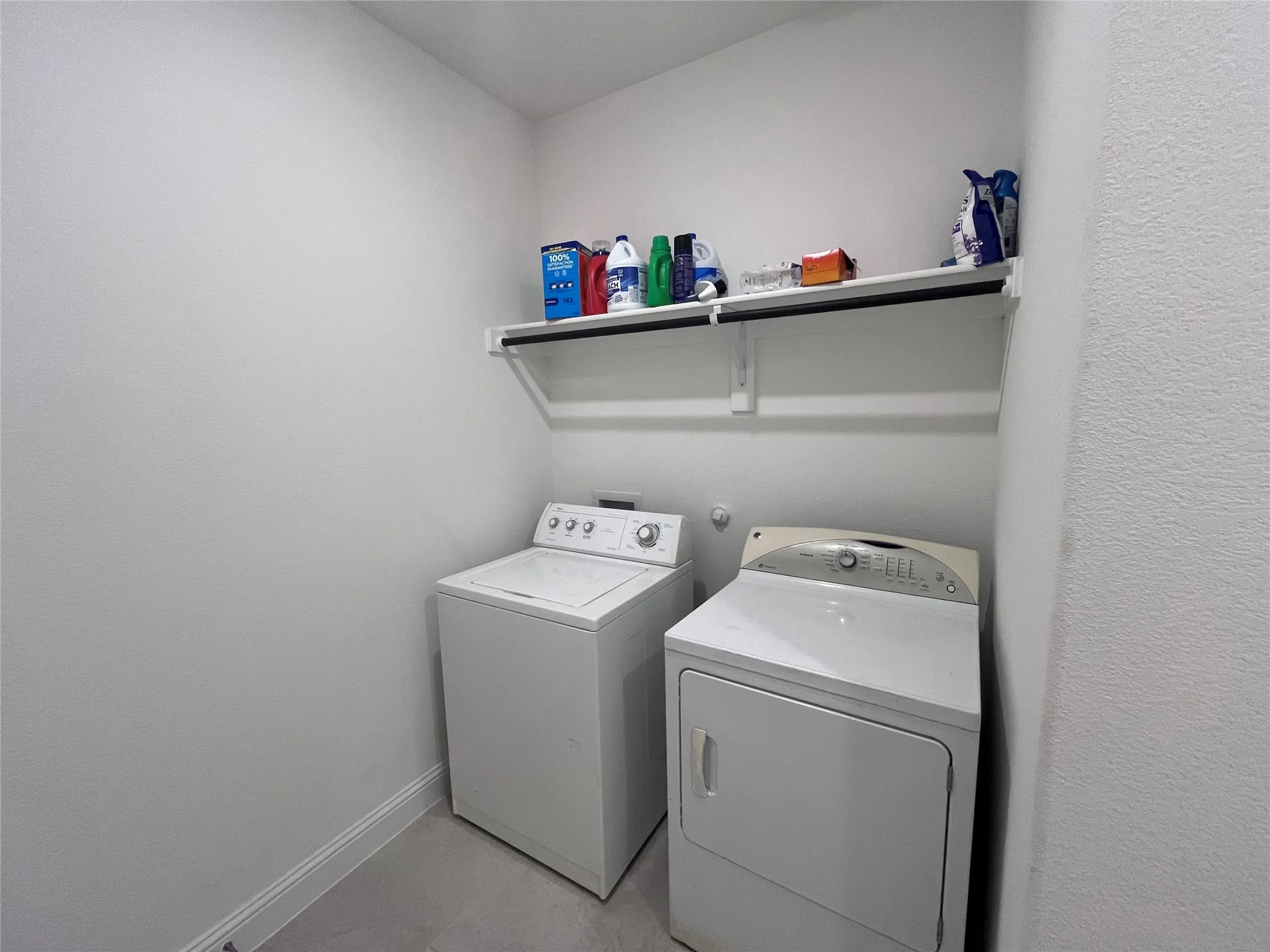 Utility room with a built-in shelf and hanging rod