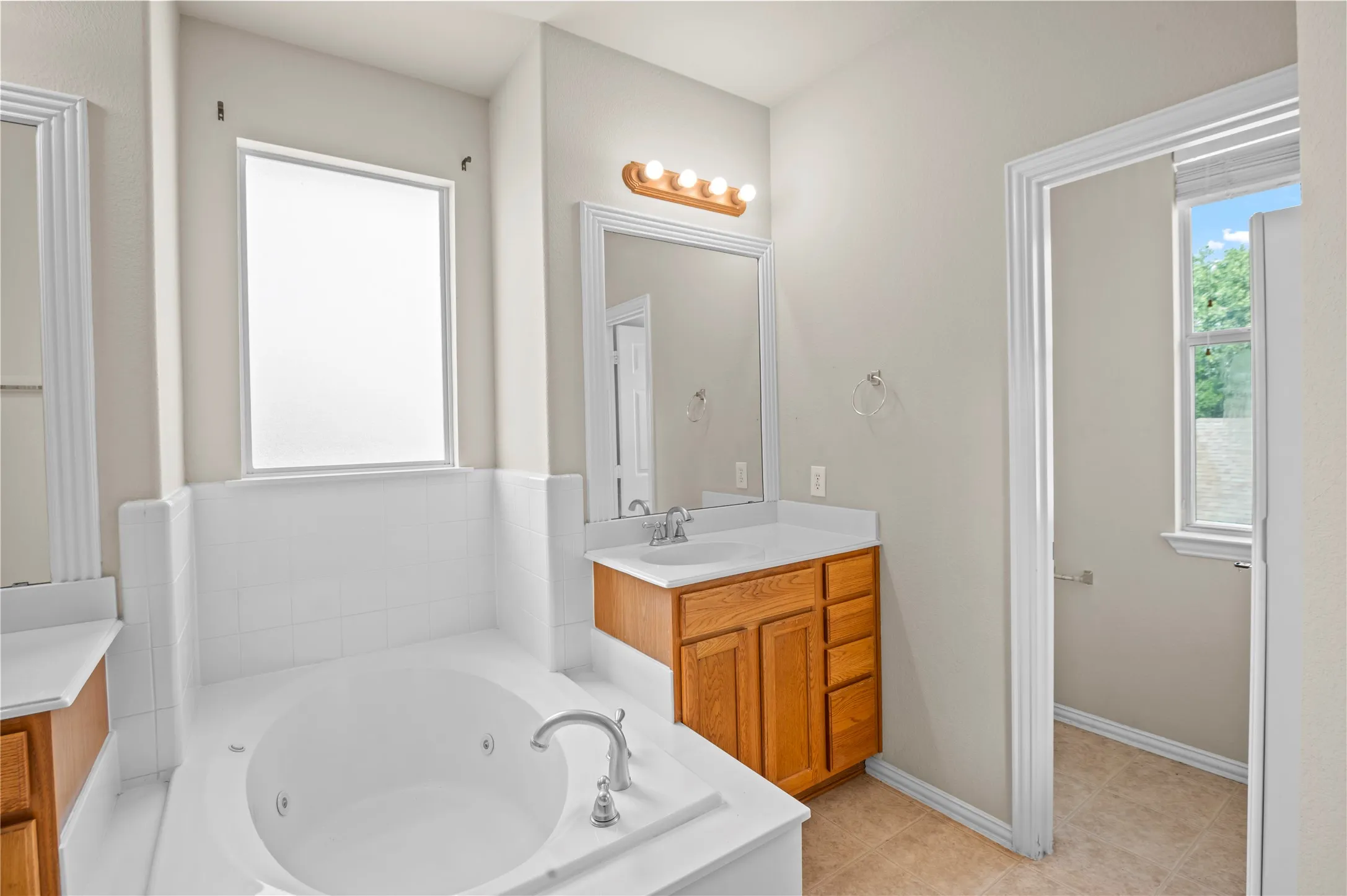 Single Family Residence For Sale in Denton County , 1905 Brown Thrasher Boulevard, Savannah, Texas 76227, 4 Bedroom, 4 Bathroom, 2 Garage spaces, 2,812 Sqft, built in 2004, mls#21380145, Real Estate Agent in Savannah, Homes For Sale in Denton county, Homes For Sale in Savannah, Realtor in Savannah Texas, Real Estate Brokerage Independent Realty Texas, Luminita Cordes Realtor