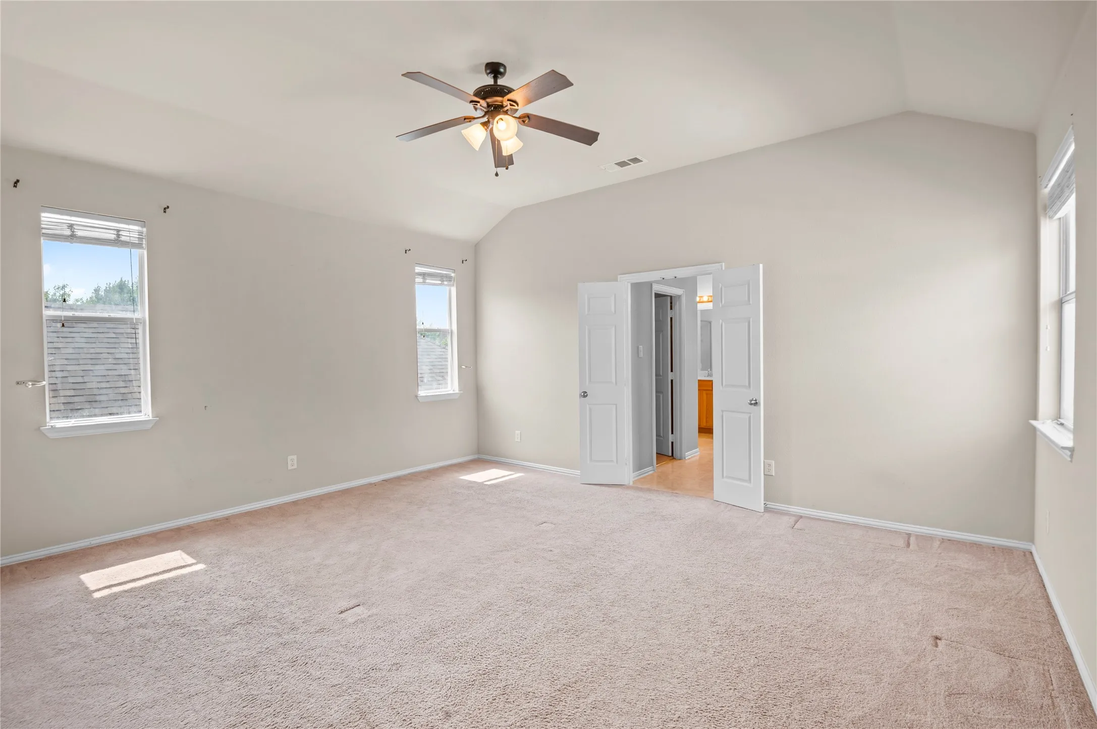 Single Family Residence For Sale in Denton County , 1905 Brown Thrasher Boulevard, Savannah, Texas 76227, 4 Bedroom, 4 Bathroom, 2 Garage spaces, 2,812 Sqft, built in 2004, mls#21380145, Real Estate Agent in Savannah, Homes For Sale in Denton county, Homes For Sale in Savannah, Realtor in Savannah Texas, Real Estate Brokerage Independent Realty Texas, Luminita Cordes Realtor