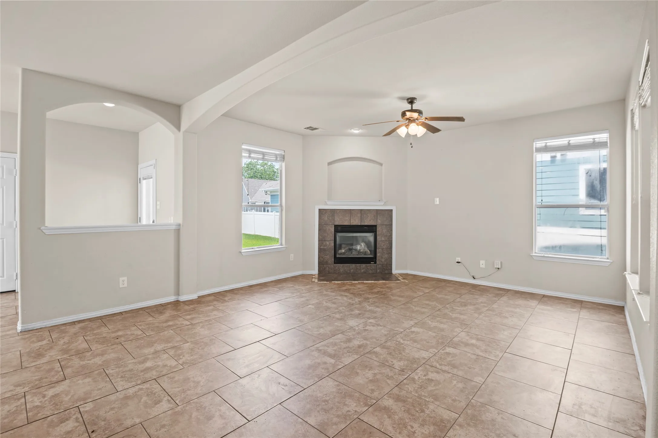 Single Family Residence For Sale in Denton County , 1905 Brown Thrasher Boulevard, Savannah, Texas 76227, 4 Bedroom, 4 Bathroom, 2 Garage spaces, 2,812 Sqft, built in 2004, mls#21380145, Real Estate Agent in Savannah, Homes For Sale in Denton county, Homes For Sale in Savannah, Realtor in Savannah Texas, Real Estate Brokerage Independent Realty Texas, Luminita Cordes Realtor