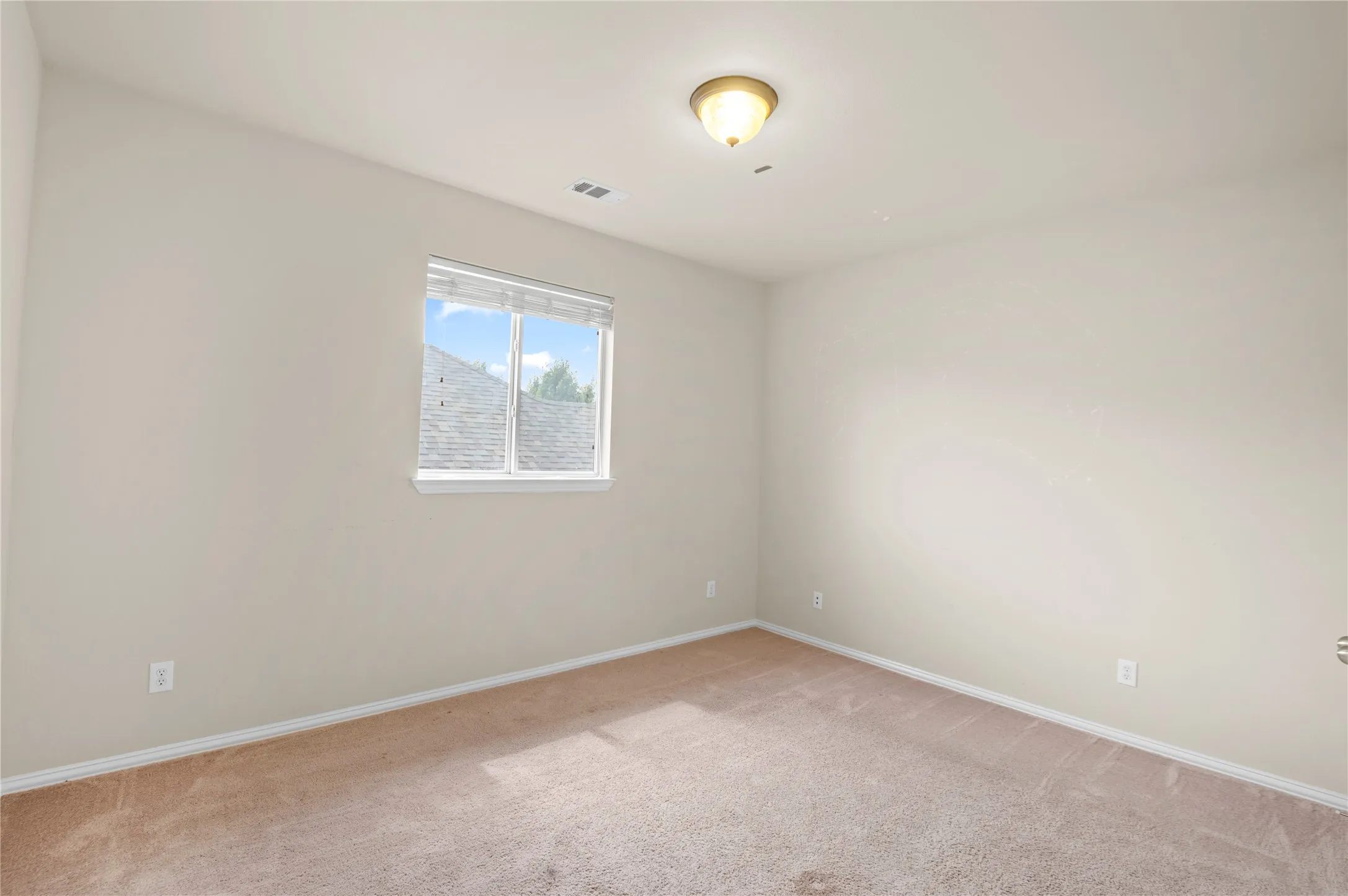 Single Family Residence For Sale in Denton County , 1905 Brown Thrasher Boulevard, Savannah, Texas 76227, 4 Bedroom, 4 Bathroom, 2 Garage spaces, 2,812 Sqft, built in 2004, mls#21380145, Real Estate Agent in Savannah, Homes For Sale in Denton county, Homes For Sale in Savannah, Realtor in Savannah Texas, Real Estate Brokerage Independent Realty Texas, Luminita Cordes Realtor