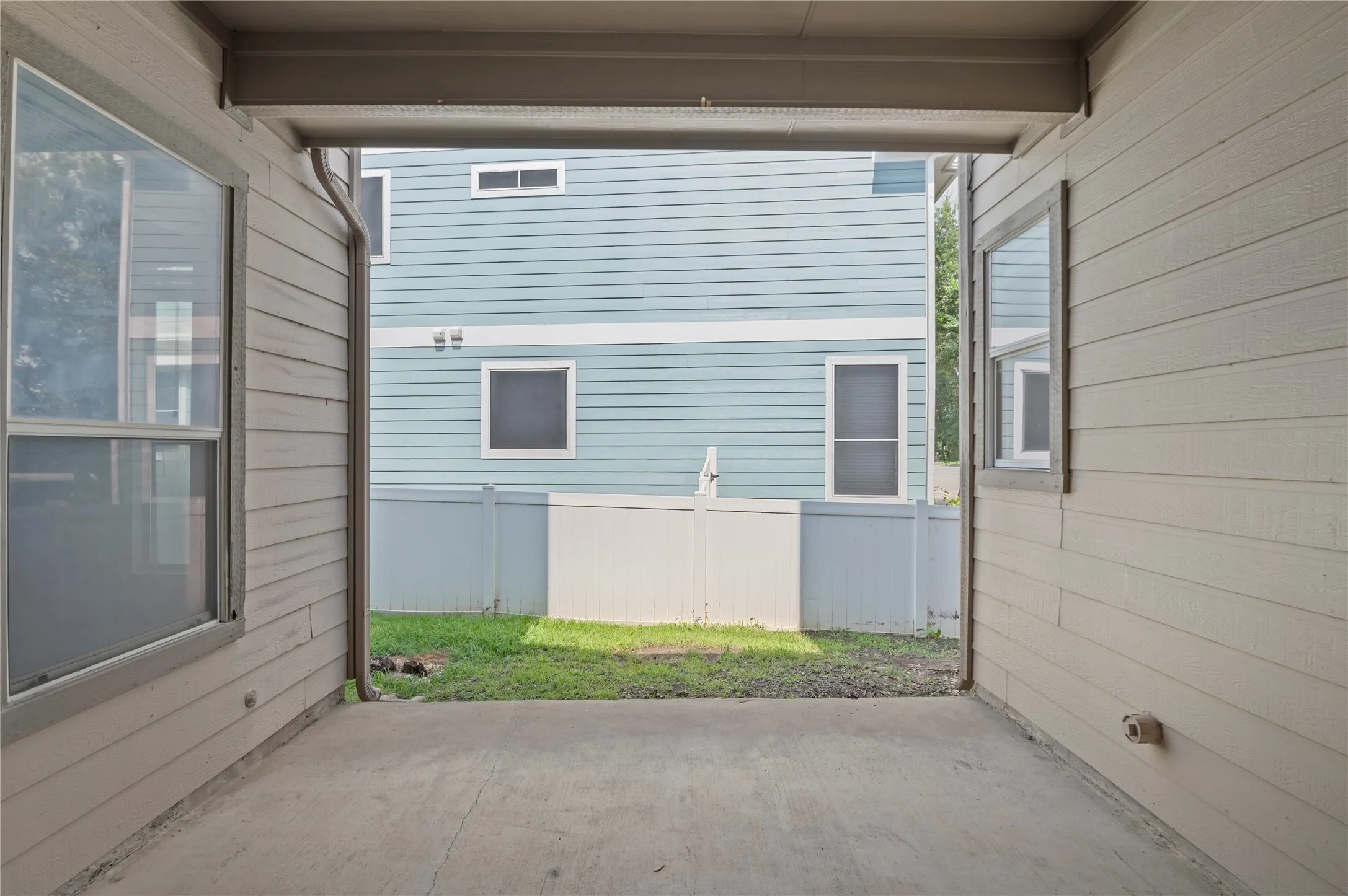 Single Family Residence For Sale in Denton County , 1905 Brown Thrasher Boulevard, Savannah, Texas 76227, 4 Bedroom, 4 Bathroom, 2 Garage spaces, 2,812 Sqft, built in 2004, mls#21380145, Real Estate Agent in Savannah, Homes For Sale in Denton county, Homes For Sale in Savannah, Realtor in Savannah Texas, Real Estate Brokerage Independent Realty Texas, Luminita Cordes Realtor
