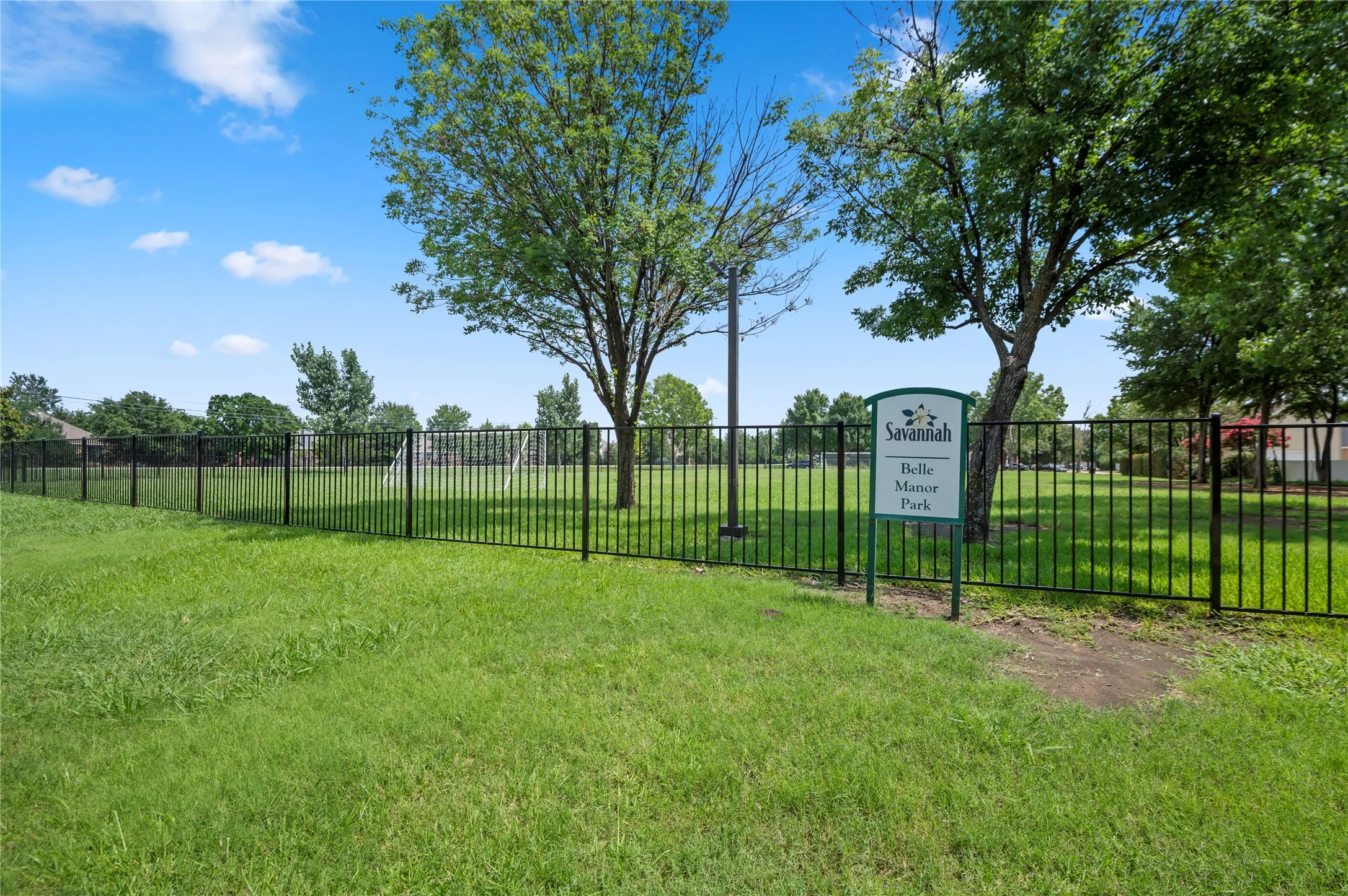 Single Family Residence For Sale in Denton County , 1905 Brown Thrasher Boulevard, Savannah, Texas 76227, 4 Bedroom, 4 Bathroom, 2 Garage spaces, 2,812 Sqft, built in 2004, mls#21380145, Real Estate Agent in Savannah, Homes For Sale in Denton county, Homes For Sale in Savannah, Realtor in Savannah Texas, Real Estate Brokerage Independent Realty Texas, Luminita Cordes Realtor
