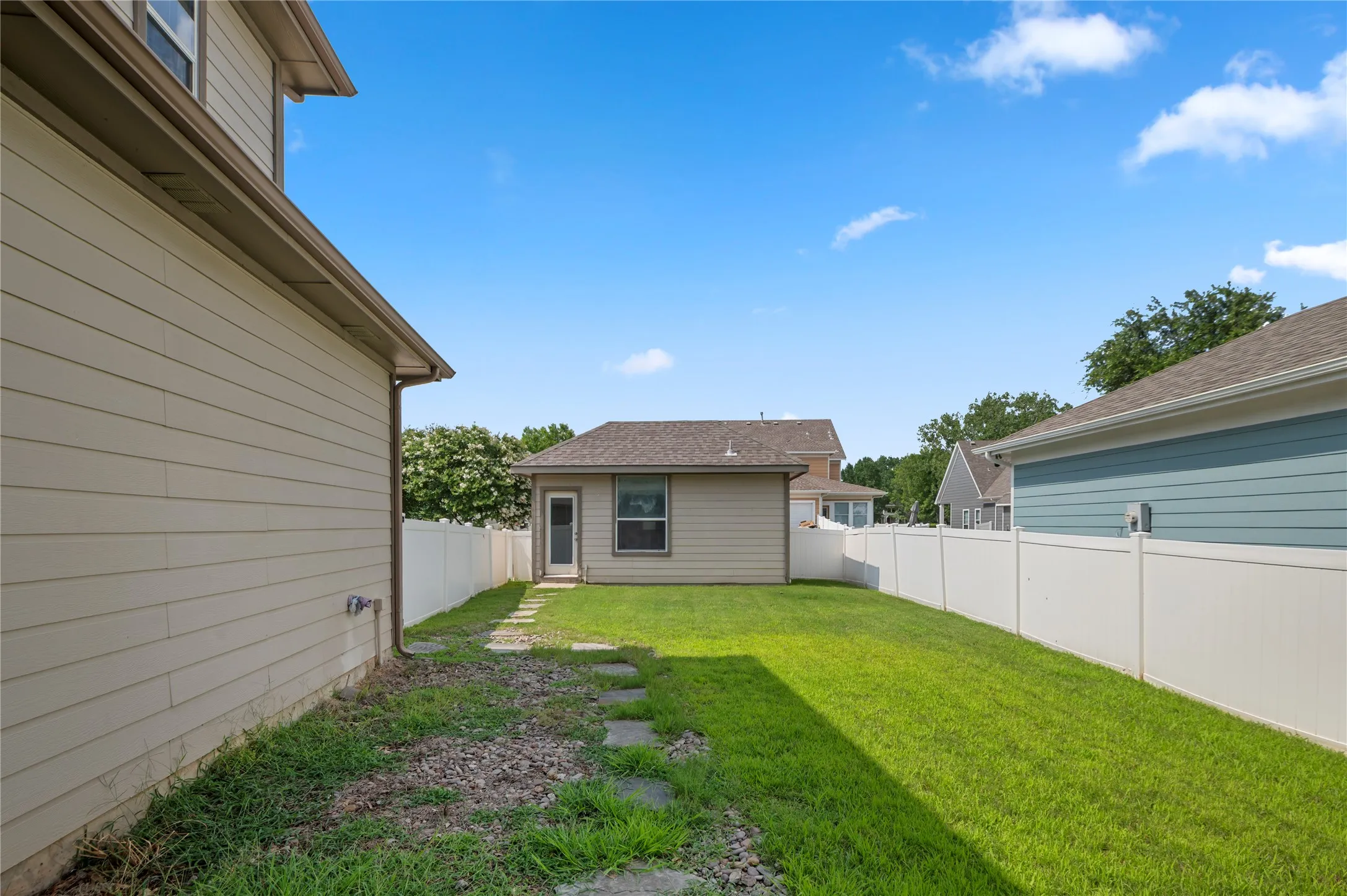 Single Family Residence For Sale in Denton County , 1905 Brown Thrasher Boulevard, Savannah, Texas 76227, 4 Bedroom, 4 Bathroom, 2 Garage spaces, 2,812 Sqft, built in 2004, mls#21380145, Real Estate Agent in Savannah, Homes For Sale in Denton county, Homes For Sale in Savannah, Realtor in Savannah Texas, Real Estate Brokerage Independent Realty Texas, Luminita Cordes Realtor