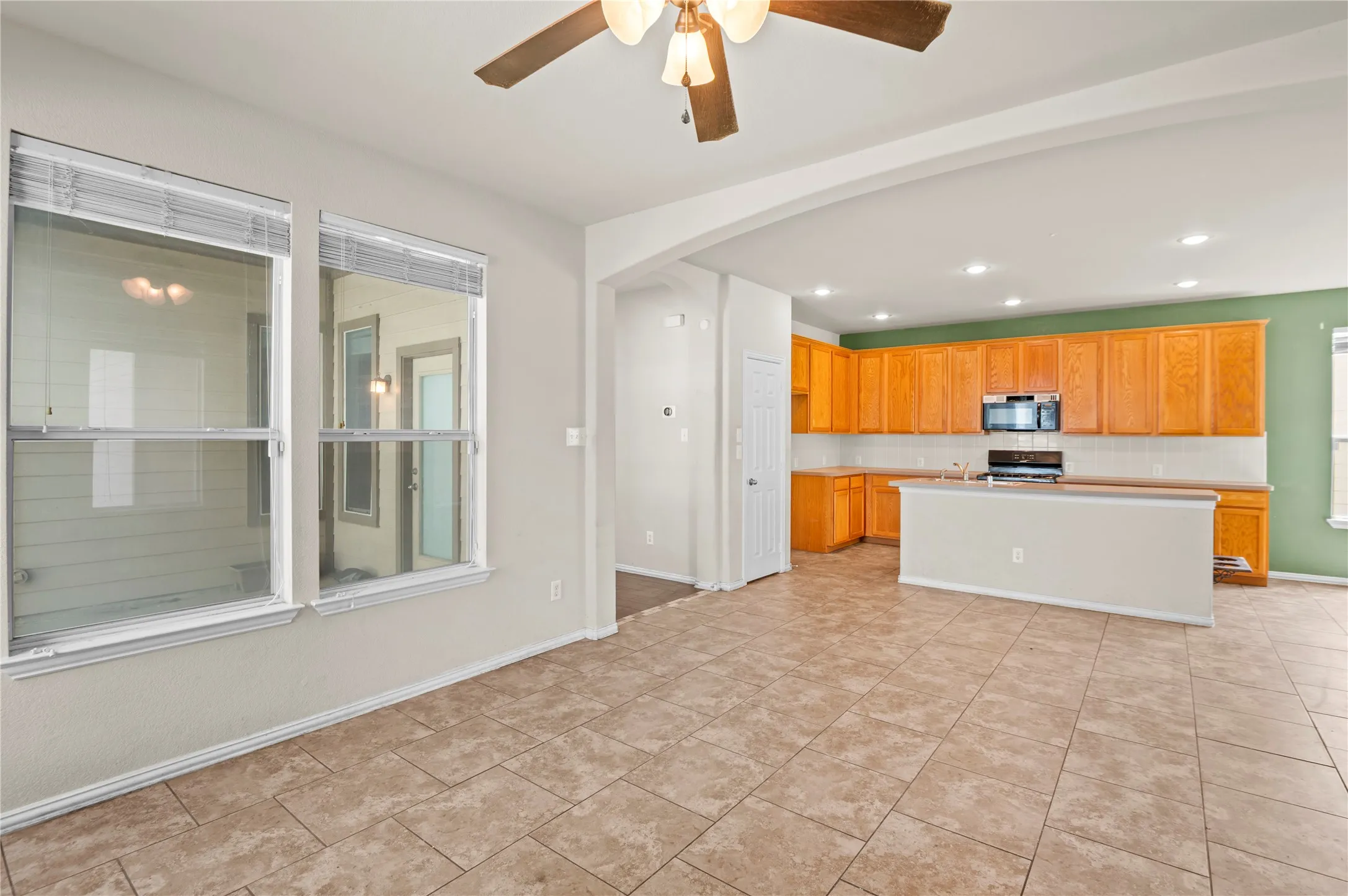 Single Family Residence For Sale in Denton County , 1905 Brown Thrasher Boulevard, Savannah, Texas 76227, 4 Bedroom, 4 Bathroom, 2 Garage spaces, 2,812 Sqft, built in 2004, mls#21380145, Real Estate Agent in Savannah, Homes For Sale in Denton county, Homes For Sale in Savannah, Realtor in Savannah Texas, Real Estate Brokerage Independent Realty Texas, Luminita Cordes Realtor
