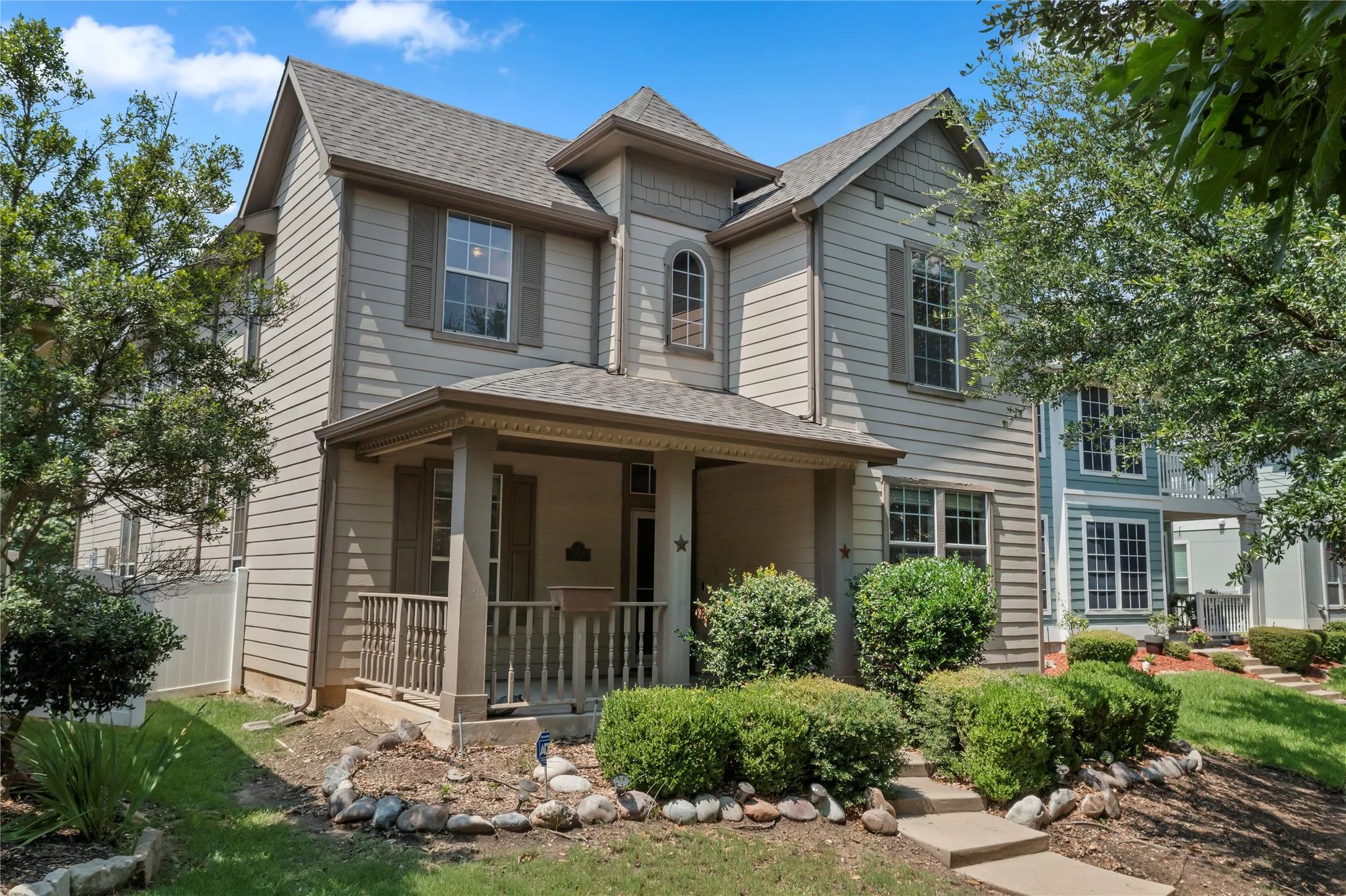 Single Family Residence For Sale in Denton County , 1905 Brown Thrasher Boulevard, Savannah, Texas 76227, 4 Bedroom, 4 Bathroom, 2 Garage spaces, 2,812 Sqft, built in 2004, mls#21380145, Real Estate Agent in Savannah, Homes For Sale in Denton county, Homes For Sale in Savannah, Realtor in Savannah Texas, Real Estate Brokerage Independent Realty Texas, Luminita Cordes Realtor