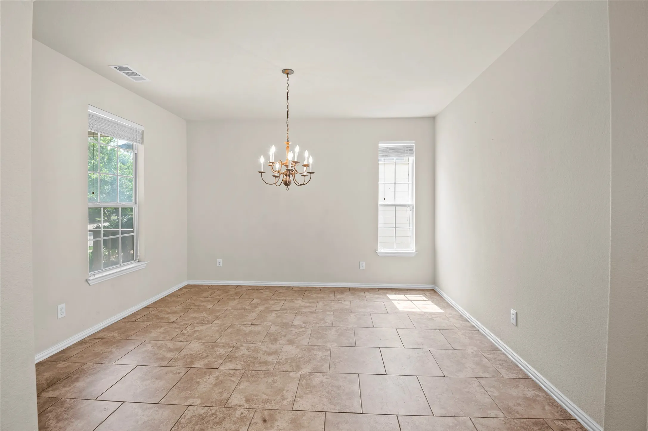 Single Family Residence For Sale in Denton County , 1905 Brown Thrasher Boulevard, Savannah, Texas 76227, 4 Bedroom, 4 Bathroom, 2 Garage spaces, 2,812 Sqft, built in 2004, mls#21380145, Real Estate Agent in Savannah, Homes For Sale in Denton county, Homes For Sale in Savannah, Realtor in Savannah Texas, Real Estate Brokerage Independent Realty Texas, Luminita Cordes Realtor