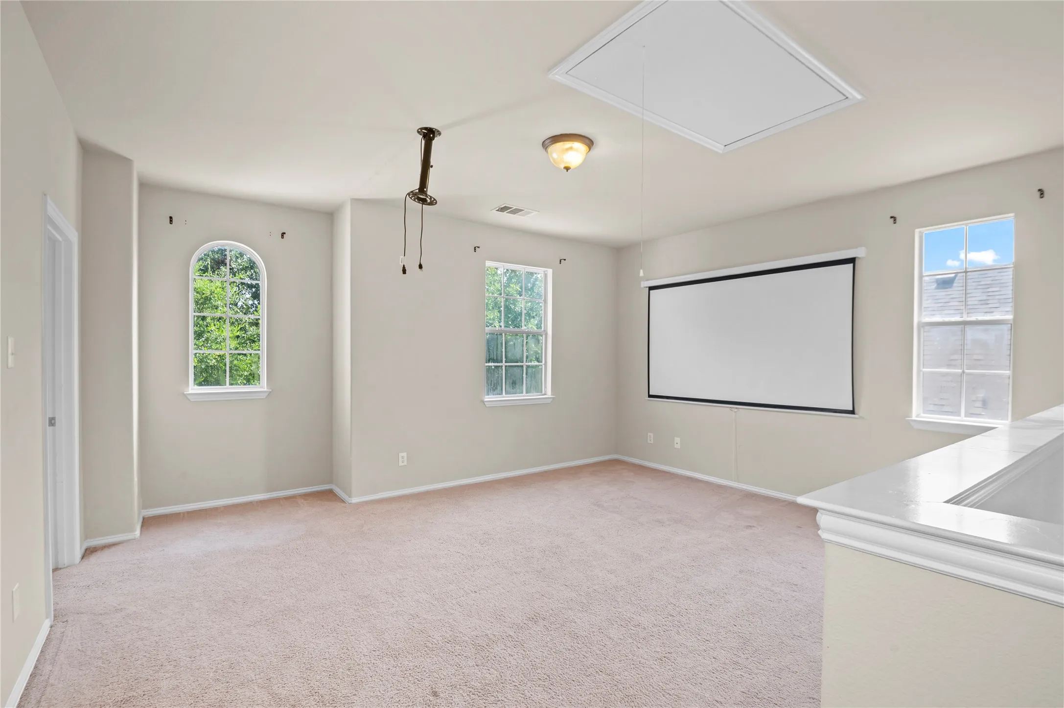 Single Family Residence For Sale in Denton County , 1905 Brown Thrasher Boulevard, Savannah, Texas 76227, 4 Bedroom, 4 Bathroom, 2 Garage spaces, 2,812 Sqft, built in 2004, mls#21380145, Real Estate Agent in Savannah, Homes For Sale in Denton county, Homes For Sale in Savannah, Realtor in Savannah Texas, Real Estate Brokerage Independent Realty Texas, Luminita Cordes Realtor