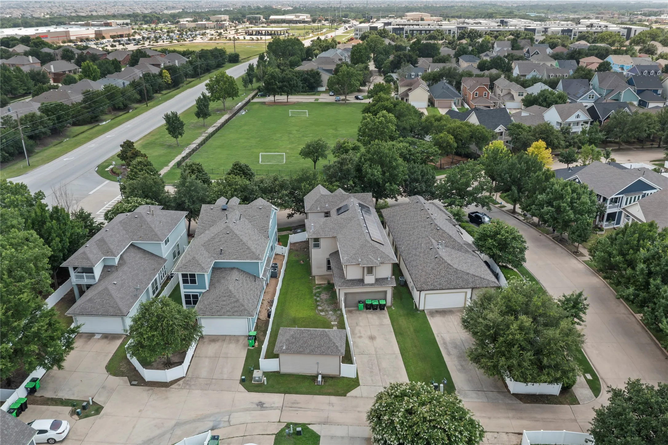 Single Family Residence For Sale in Denton County , 1905 Brown Thrasher Boulevard, Savannah, Texas 76227, 4 Bedroom, 4 Bathroom, 2 Garage spaces, 2,812 Sqft, built in 2004, mls#21380145, Real Estate Agent in Savannah, Homes For Sale in Denton county, Homes For Sale in Savannah, Realtor in Savannah Texas, Real Estate Brokerage Independent Realty Texas, Luminita Cordes Realtor