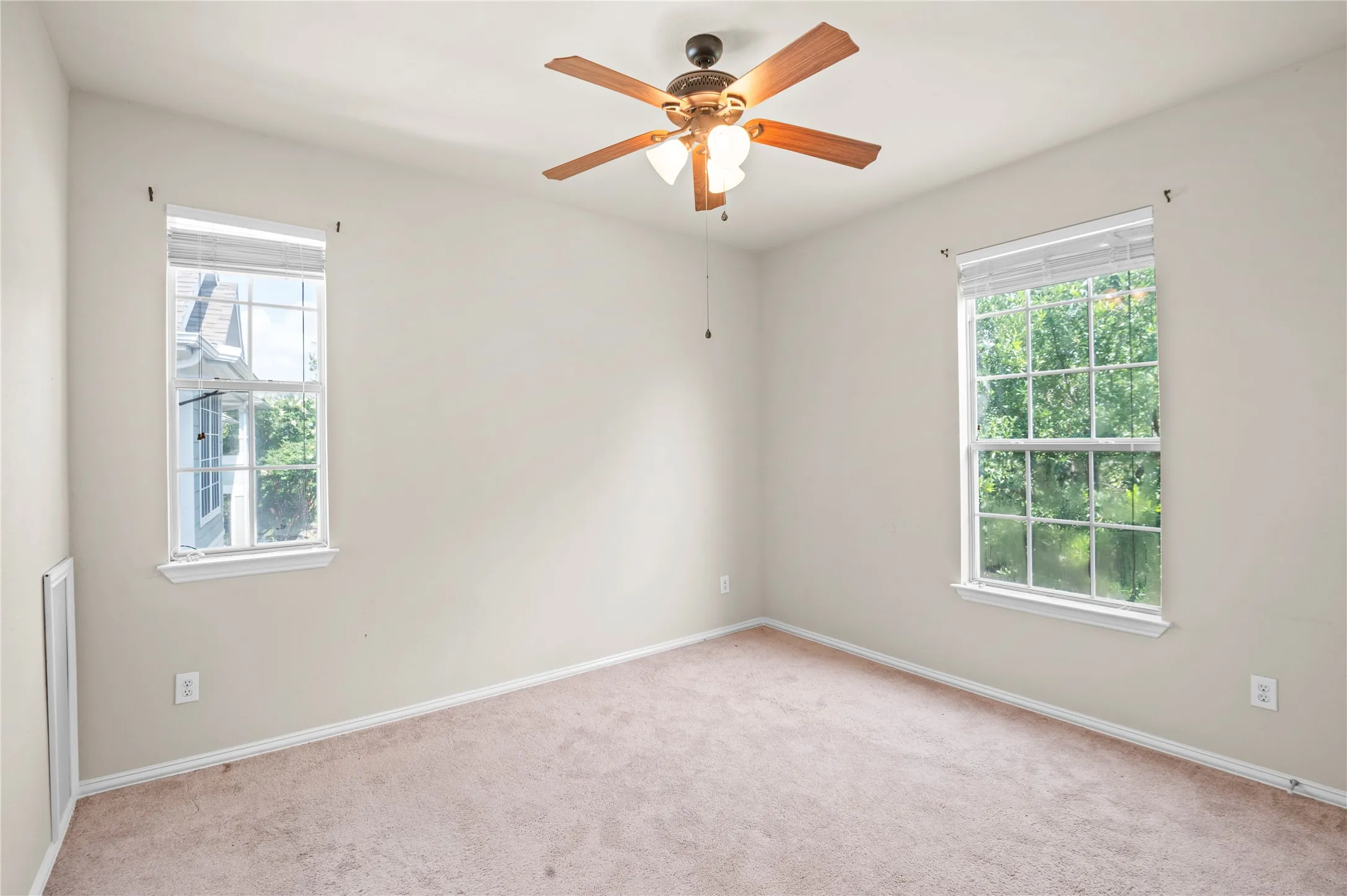 Single Family Residence For Sale in Denton County , 1905 Brown Thrasher Boulevard, Savannah, Texas 76227, 4 Bedroom, 4 Bathroom, 2 Garage spaces, 2,812 Sqft, built in 2004, mls#21380145, Real Estate Agent in Savannah, Homes For Sale in Denton county, Homes For Sale in Savannah, Realtor in Savannah Texas, Real Estate Brokerage Independent Realty Texas, Luminita Cordes Realtor
