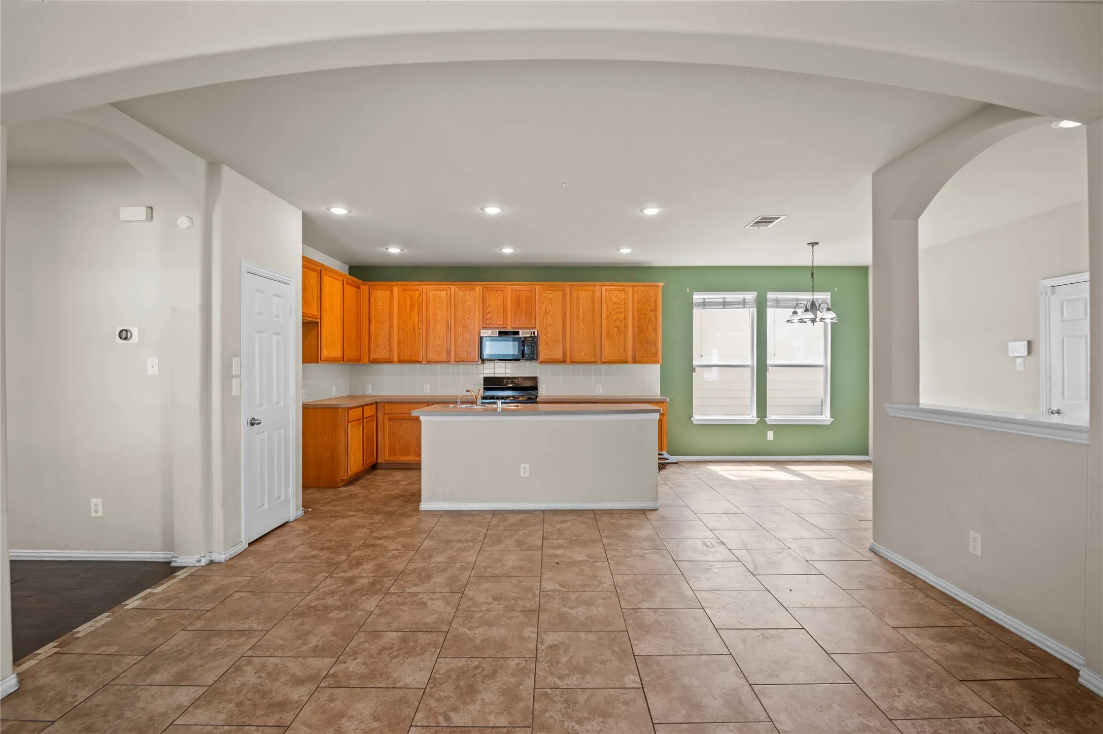 Single Family Residence For Sale in Denton County , 1905 Brown Thrasher Boulevard, Savannah, Texas 76227, 4 Bedroom, 4 Bathroom, 2 Garage spaces, 2,812 Sqft, built in 2004, mls#21380145, Real Estate Agent in Savannah, Homes For Sale in Denton county, Homes For Sale in Savannah, Realtor in Savannah Texas, Real Estate Brokerage Independent Realty Texas, Luminita Cordes Realtor