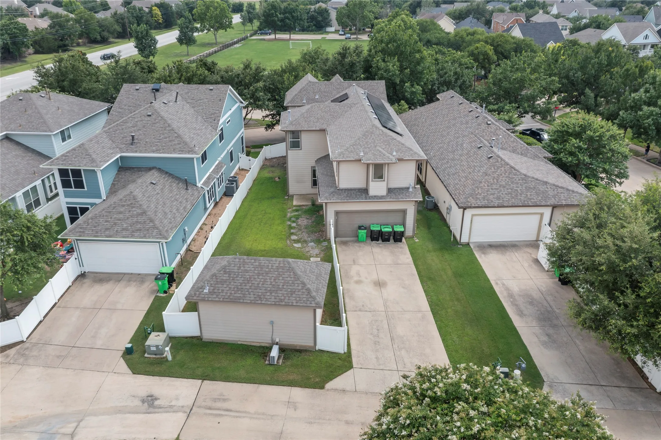 Single Family Residence For Sale in Denton County , 1905 Brown Thrasher Boulevard, Savannah, Texas 76227, 4 Bedroom, 4 Bathroom, 2 Garage spaces, 2,812 Sqft, built in 2004, mls#21380145, Real Estate Agent in Savannah, Homes For Sale in Denton county, Homes For Sale in Savannah, Realtor in Savannah Texas, Real Estate Brokerage Independent Realty Texas, Luminita Cordes Realtor