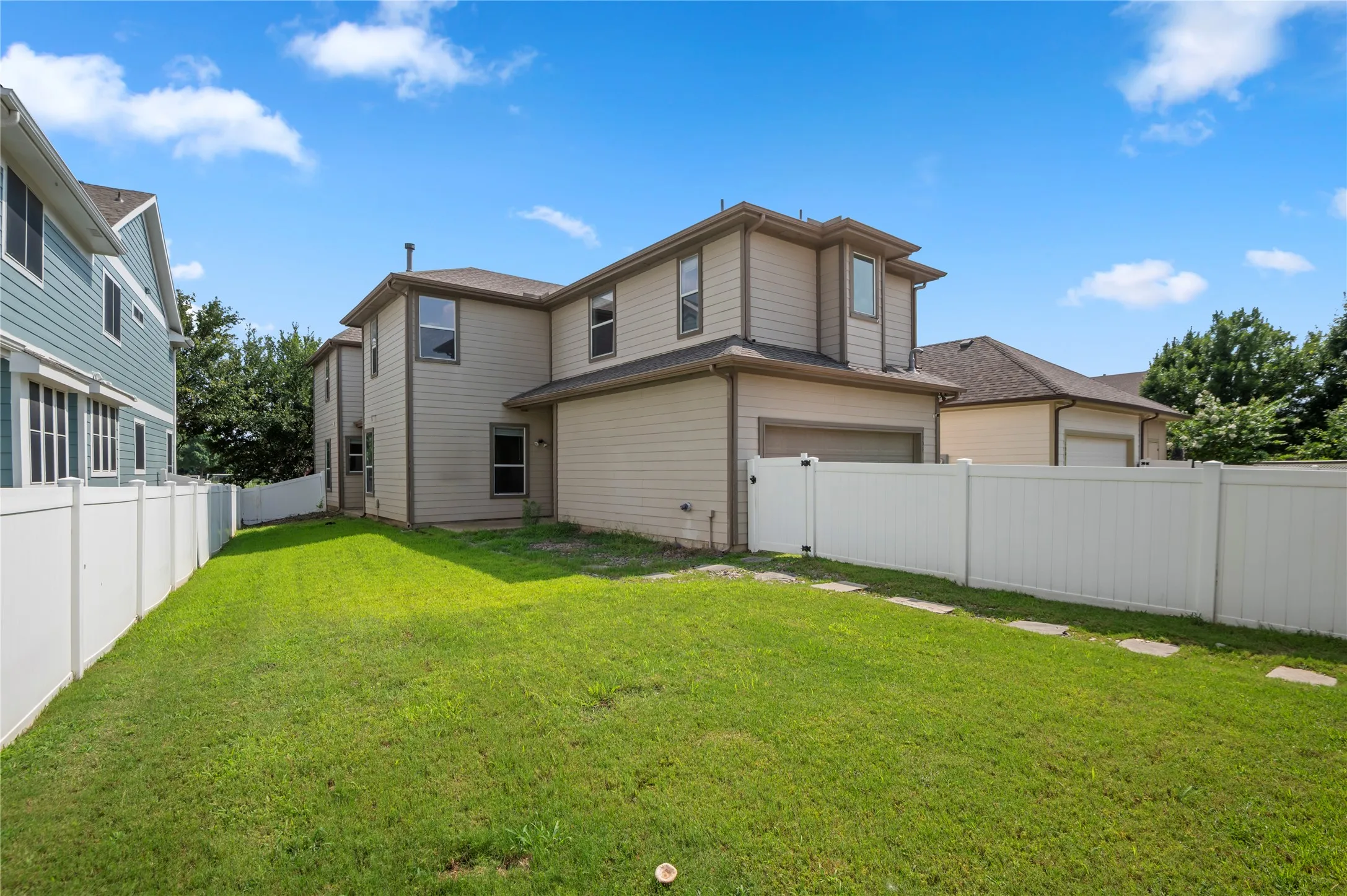 Single Family Residence For Sale in Denton County , 1905 Brown Thrasher Boulevard, Savannah, Texas 76227, 4 Bedroom, 4 Bathroom, 2 Garage spaces, 2,812 Sqft, built in 2004, mls#21380145, Real Estate Agent in Savannah, Homes For Sale in Denton county, Homes For Sale in Savannah, Realtor in Savannah Texas, Real Estate Brokerage Independent Realty Texas, Luminita Cordes Realtor