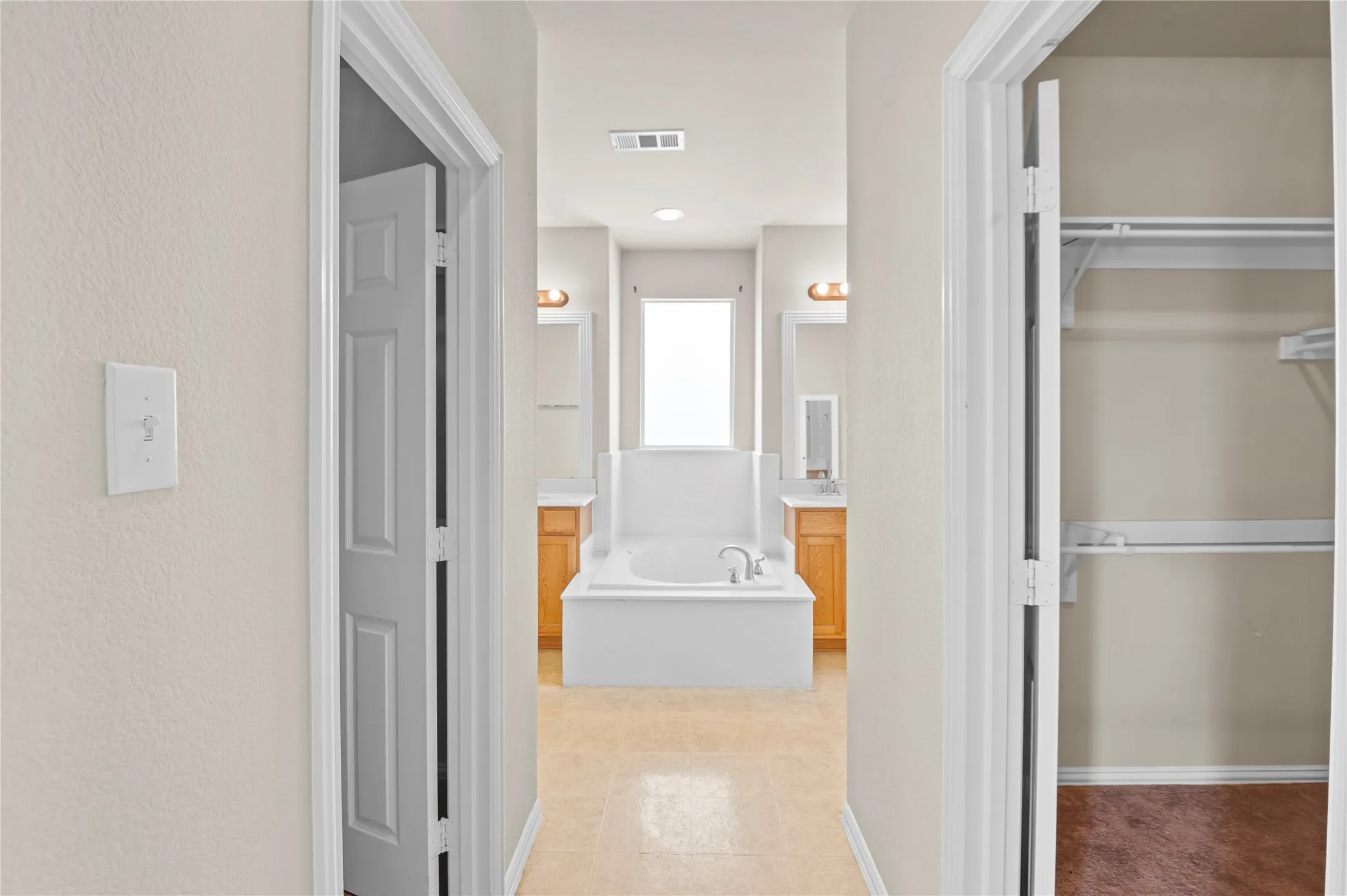 Single Family Residence For Sale in Denton County , 1905 Brown Thrasher Boulevard, Savannah, Texas 76227, 4 Bedroom, 4 Bathroom, 2 Garage spaces, 2,812 Sqft, built in 2004, mls#21380145, Real Estate Agent in Savannah, Homes For Sale in Denton county, Homes For Sale in Savannah, Realtor in Savannah Texas, Real Estate Brokerage Independent Realty Texas, Luminita Cordes Realtor