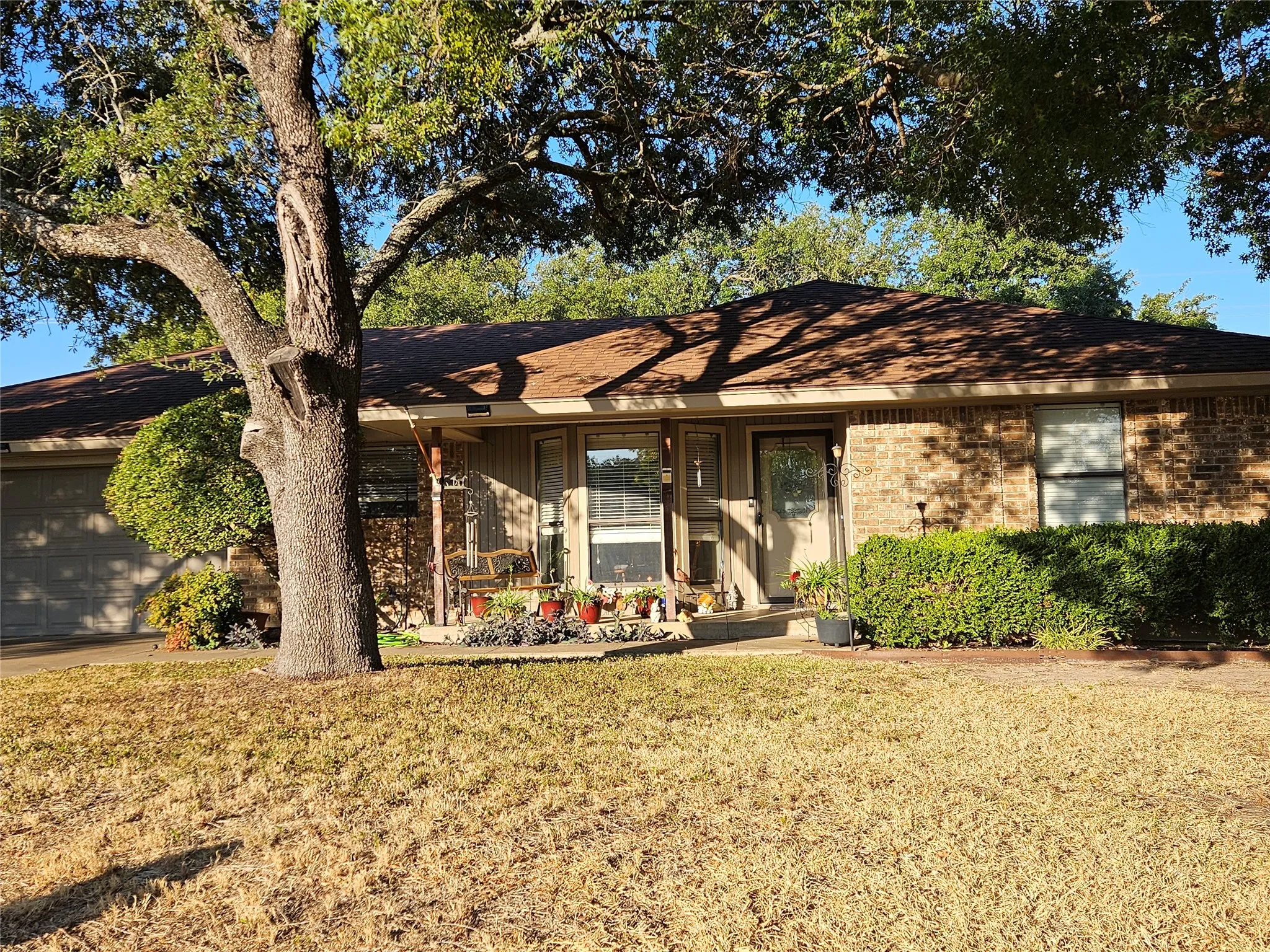 Single Family Residence For Sale in Erath County , 1418 Prairie Wind, Stephenville, Texas 76401, 3 Bedroom, 2 Bathroom, 2 Garage spaces, 1,698 Sqft, built in 1987, mls#21372953, Real Estate Agent in Stephenville, Homes For Sale in Erath county, Homes For Sale in Stephenville, Realtor in Stephenville Texas, Real Estate Brokerage Independent Realty Texas, Luminita Cordes Realtor