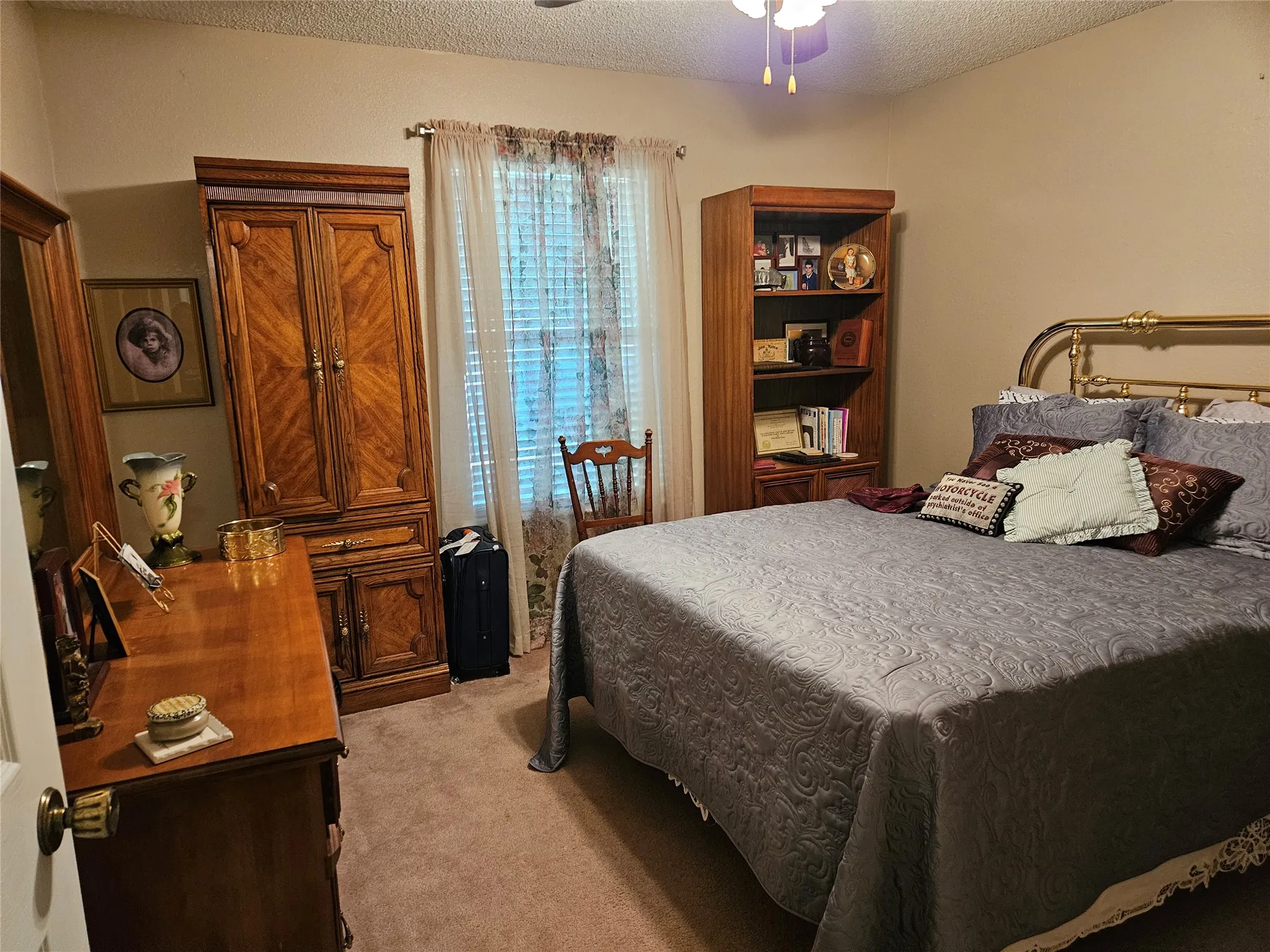 Window with blinds and curtains, ceiling fan with light fixture, and carpet flooring