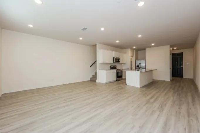 Townhouse For Rent in Tarrant County , 6427 Blue Trail, Arlington, Texas 76001, 3 Bedroom, 3 Bathroom, 1 Garage spaces, 1,661 Sqft, built in 2023, mls#21380363, Real Estate Agent in Arlington, Homes For Rent in Tarrant county, Homes For Rent in Arlington, Realtor in Arlington Texas, Real Estate Brokerage Independent Realty Texas, Luminita Cordes Realtor