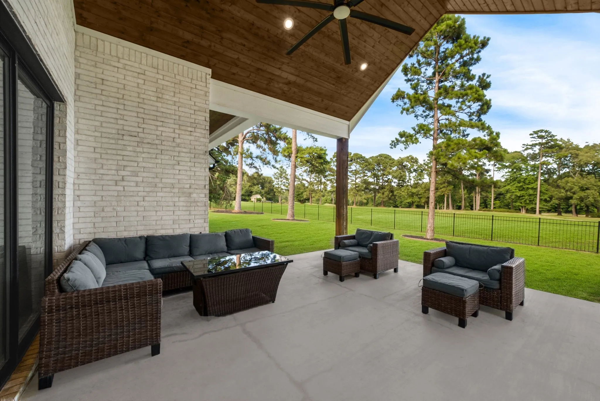 Single Family Residence For Sale in Cherokee County , 1909 County Road 3506, Bullard, Texas 75757, 5 Bedroom, 5 Bathroom, 3 Garage spaces, 3,998 Sqft, built in 2023, mls#21380372, Real Estate Agent in Bullard, Homes For Sale in Cherokee county, Homes For Sale in Bullard, Realtor in Bullard Texas, Real Estate Brokerage Independent Realty Texas, Luminita Cordes Realtor