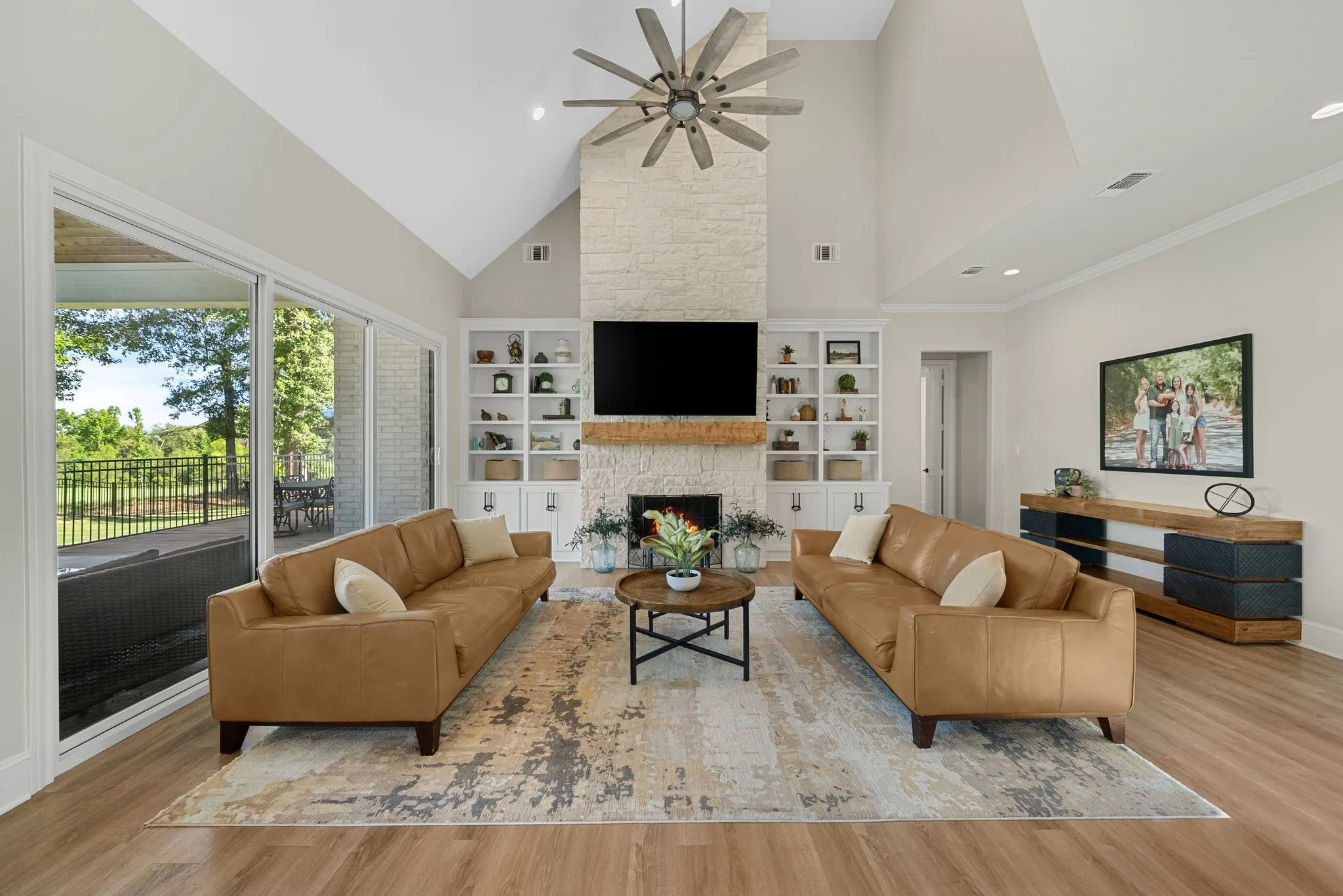 Single Family Residence For Sale in Cherokee County , 1909 County Road 3506, Bullard, Texas 75757, 5 Bedroom, 5 Bathroom, 3 Garage spaces, 3,998 Sqft, built in 2023, mls#21380372, Real Estate Agent in Bullard, Homes For Sale in Cherokee county, Homes For Sale in Bullard, Realtor in Bullard Texas, Real Estate Brokerage Independent Realty Texas, Luminita Cordes Realtor