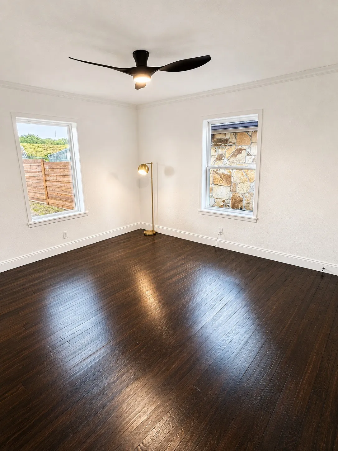 Single Family Residence For Sale in Tarrant County , 220 Sky Acres Drive, Westworth Village, Texas 76114, 2 Bedroom, 1 Bathroom, 1 Garage spaces, 924 Sqft, built in 1952, mls#21380322, Real Estate Agent in Westworth Village, Homes For Sale in Tarrant county, Homes For Sale in Westworth Village, Realtor in Westworth Village Texas, Real Estate Brokerage Independent Realty Texas, Luminita Cordes Realtor