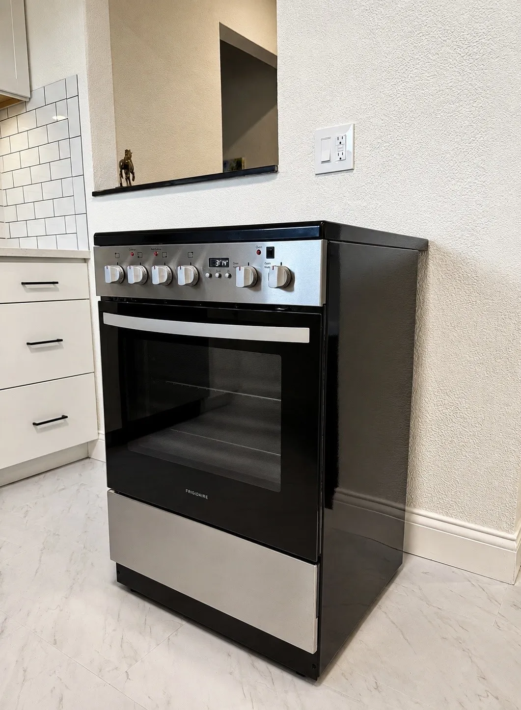 Single Family Residence For Sale in Tarrant County , 220 Sky Acres Drive, Westworth Village, Texas 76114, 2 Bedroom, 1 Bathroom, 1 Garage spaces, 924 Sqft, built in 1952, mls#21380322, Real Estate Agent in Westworth Village, Homes For Sale in Tarrant county, Homes For Sale in Westworth Village, Realtor in Westworth Village Texas, Real Estate Brokerage Independent Realty Texas, Luminita Cordes Realtor