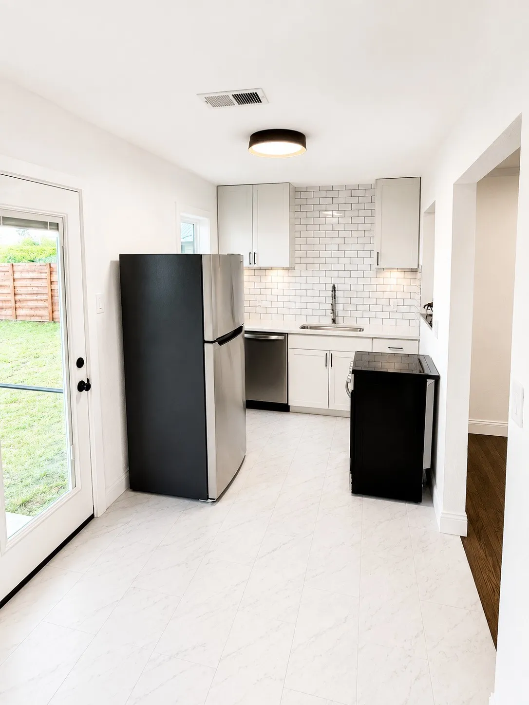 Single Family Residence For Sale in Tarrant County , 220 Sky Acres Drive, Westworth Village, Texas 76114, 2 Bedroom, 1 Bathroom, 1 Garage spaces, 924 Sqft, built in 1952, mls#21380322, Real Estate Agent in Westworth Village, Homes For Sale in Tarrant county, Homes For Sale in Westworth Village, Realtor in Westworth Village Texas, Real Estate Brokerage Independent Realty Texas, Luminita Cordes Realtor