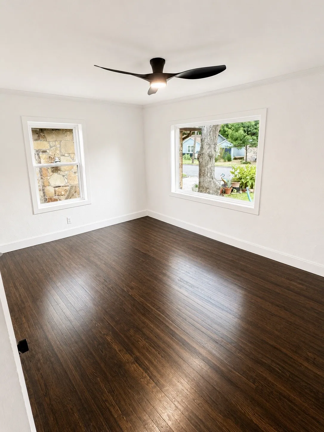 Single Family Residence For Sale in Tarrant County , 220 Sky Acres Drive, Westworth Village, Texas 76114, 2 Bedroom, 1 Bathroom, 1 Garage spaces, 924 Sqft, built in 1952, mls#21380322, Real Estate Agent in Westworth Village, Homes For Sale in Tarrant county, Homes For Sale in Westworth Village, Realtor in Westworth Village Texas, Real Estate Brokerage Independent Realty Texas, Luminita Cordes Realtor