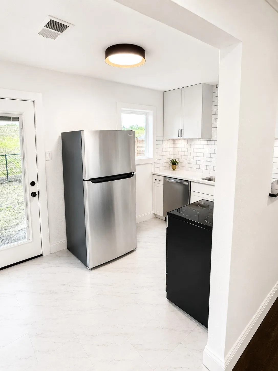 Single Family Residence For Sale in Tarrant County , 220 Sky Acres Drive, Westworth Village, Texas 76114, 2 Bedroom, 1 Bathroom, 1 Garage spaces, 924 Sqft, built in 1952, mls#21380322, Real Estate Agent in Westworth Village, Homes For Sale in Tarrant county, Homes For Sale in Westworth Village, Realtor in Westworth Village Texas, Real Estate Brokerage Independent Realty Texas, Luminita Cordes Realtor